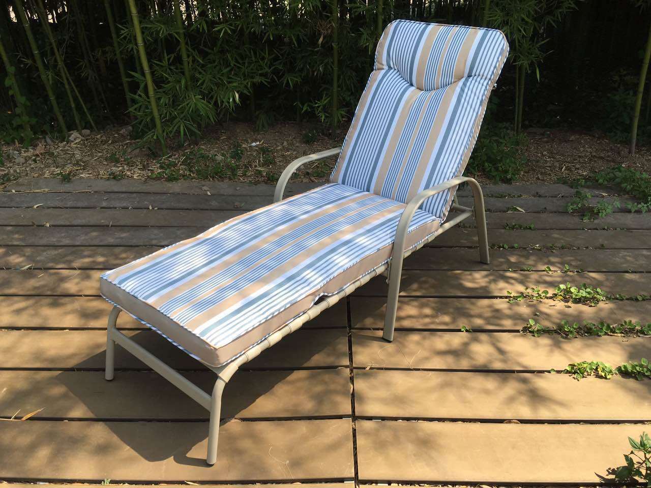 Provence KD Padded Lounger