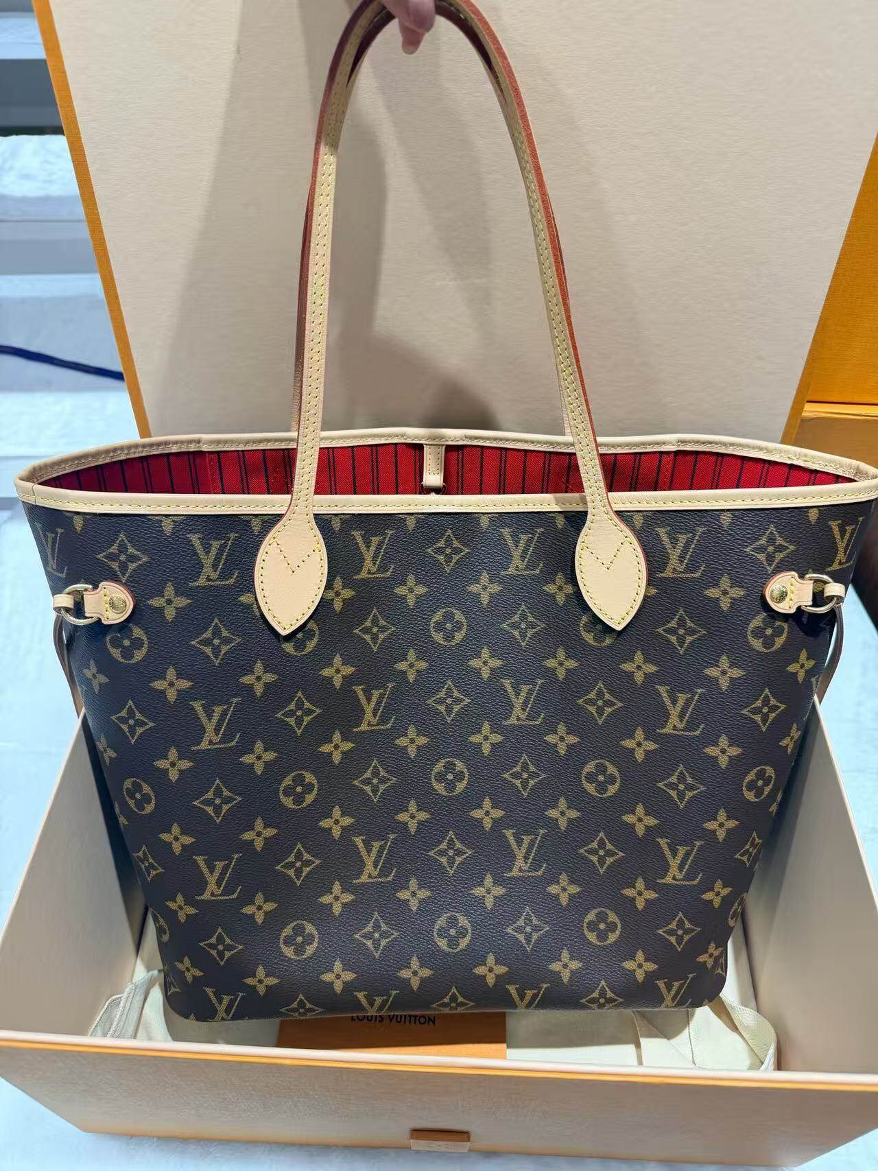LV Neverfull