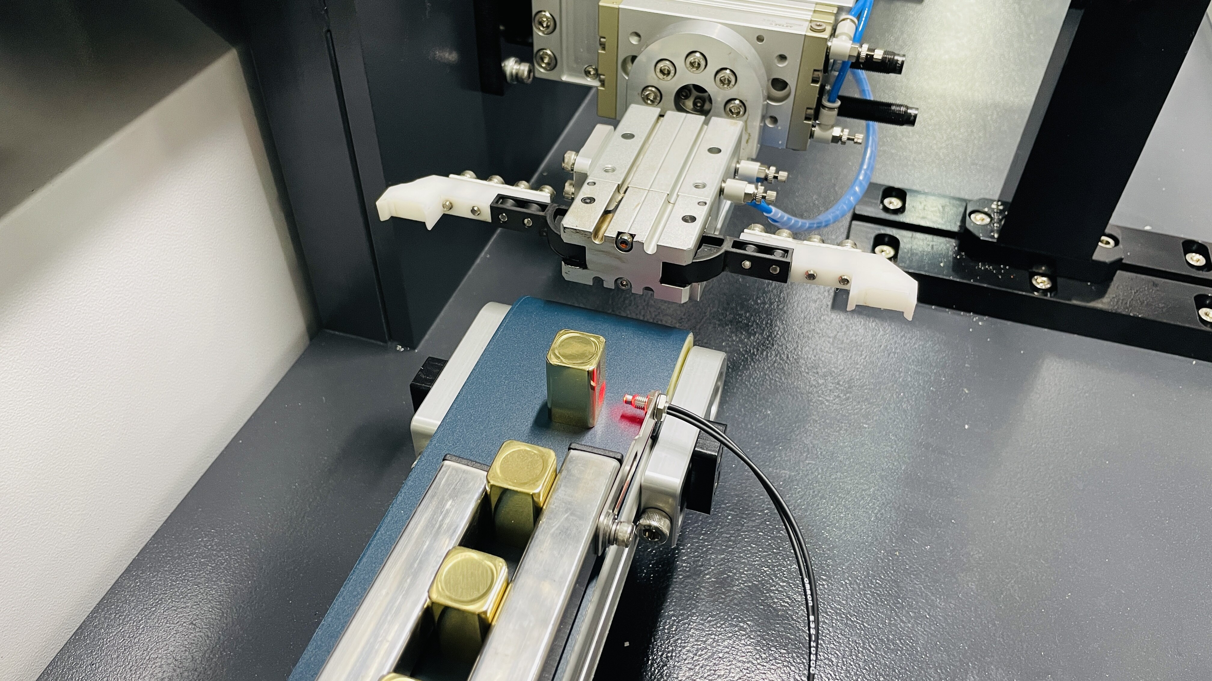 YC-AS/1 Single-Color Fully Automatic Servo Screen Printing Machine - Image 2