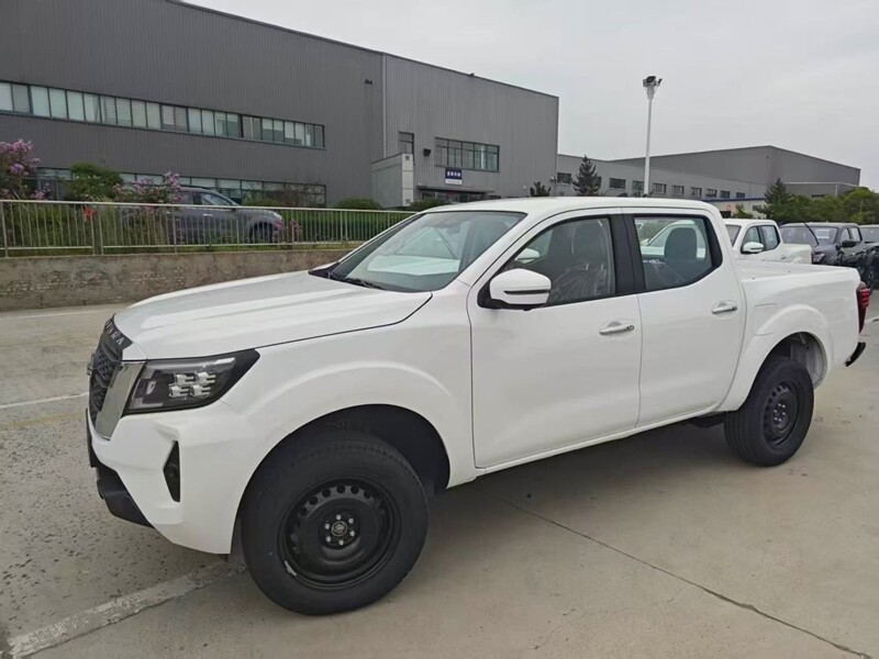 Custom Navara Navara Custom Edition 4WD Auto Gasoline