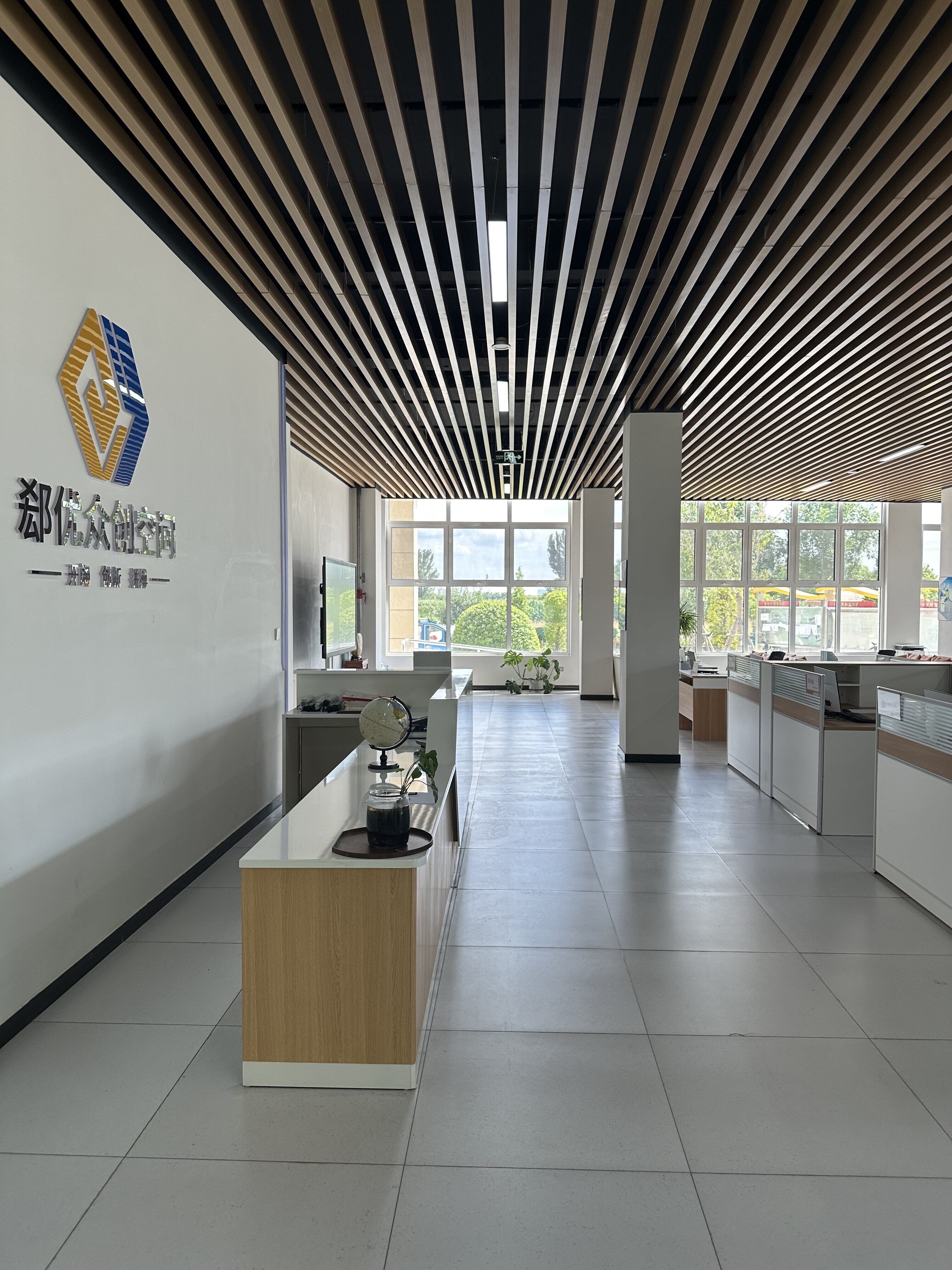 郄优众创空间前台