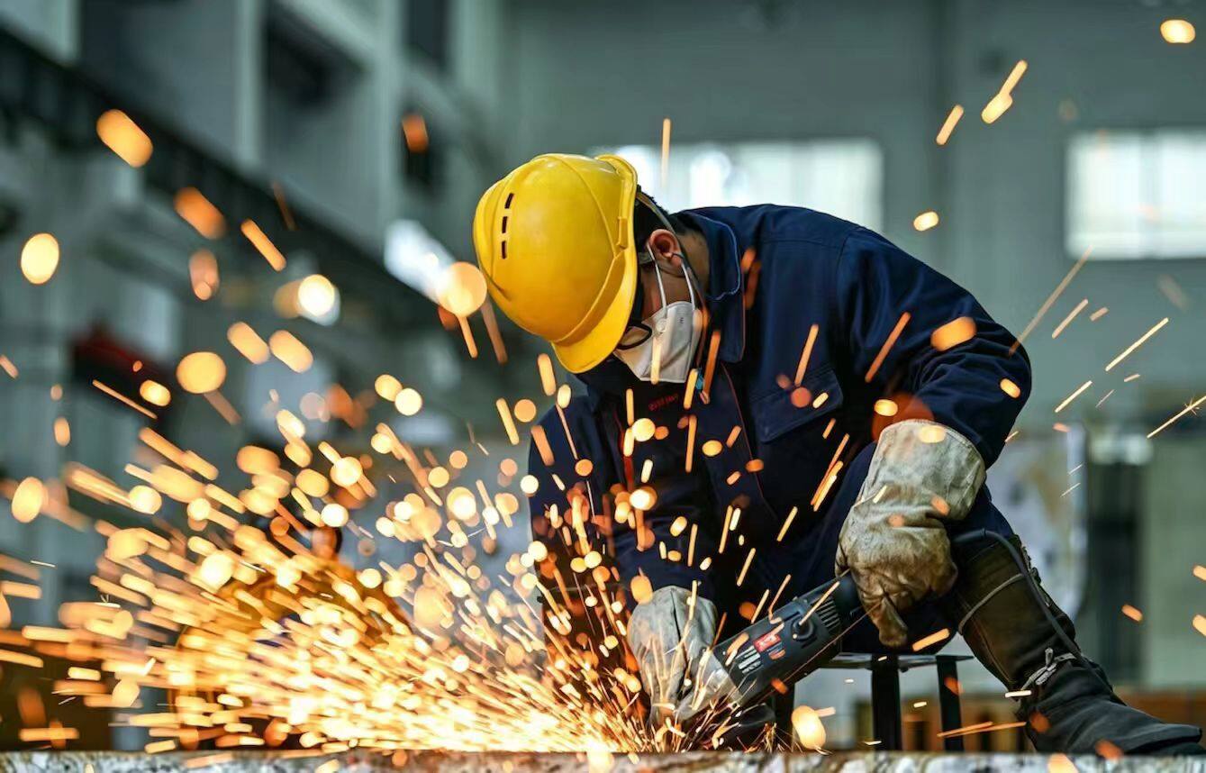 Worker in the workshop