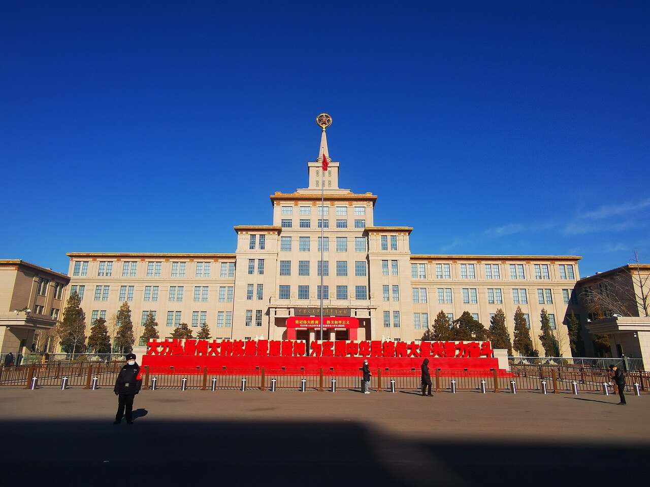 北京旅游攻略：找北京旅行社前必问的15个问题：少问一个都可能多花冤枉钱 - 实用指南