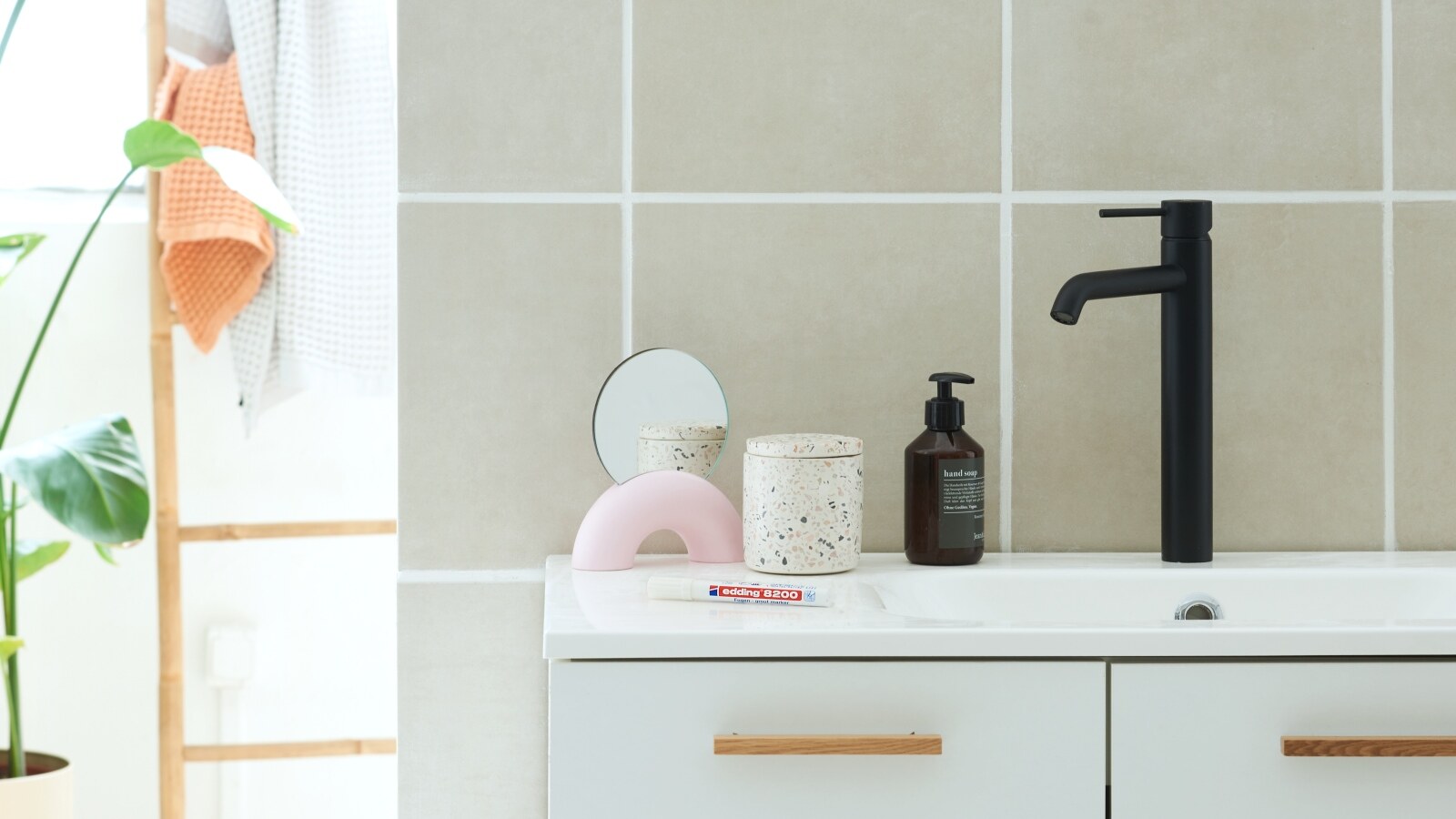 Add sparkle to bathroom and kitchen grouting