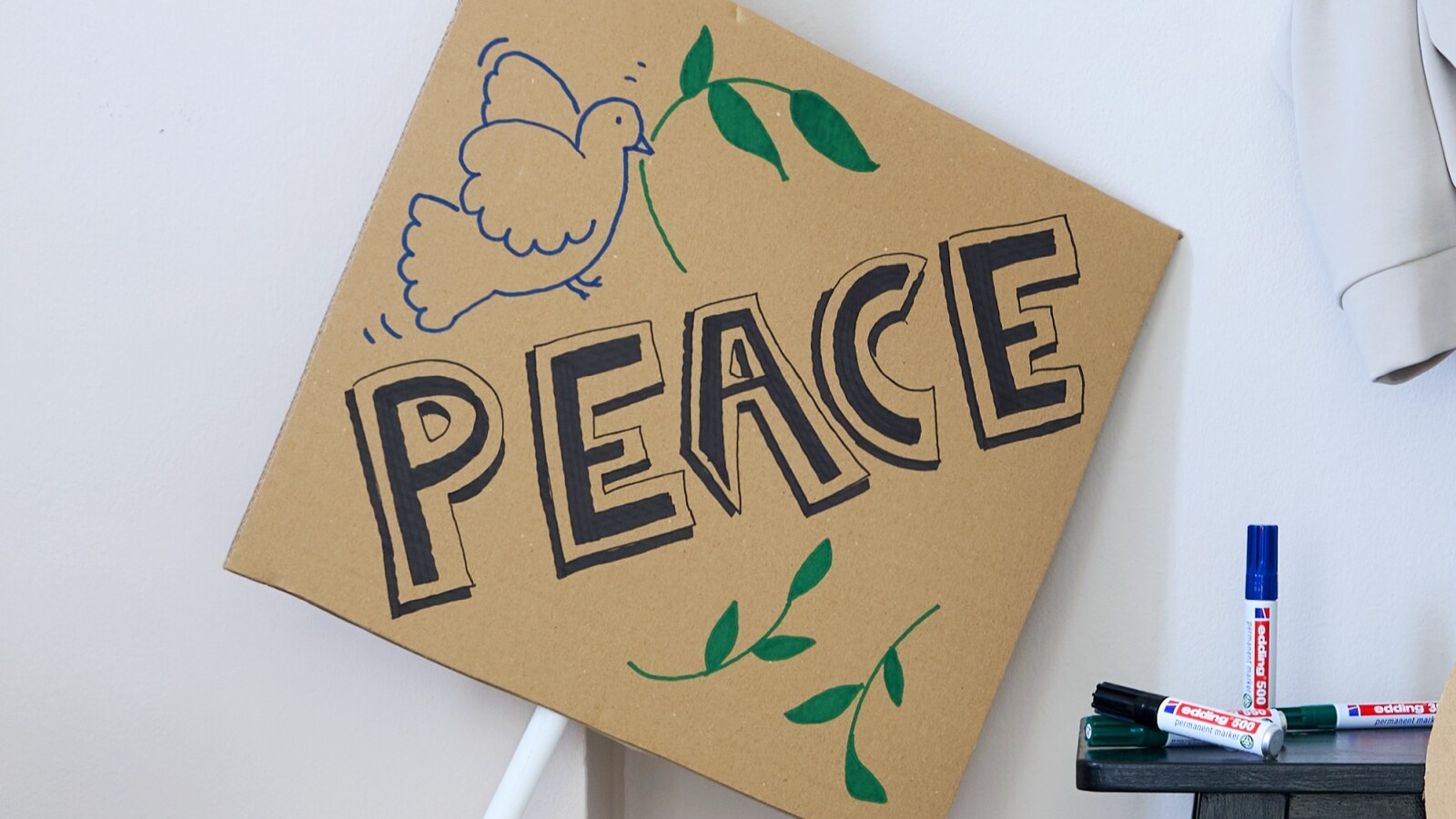 Design your own posters with edding
