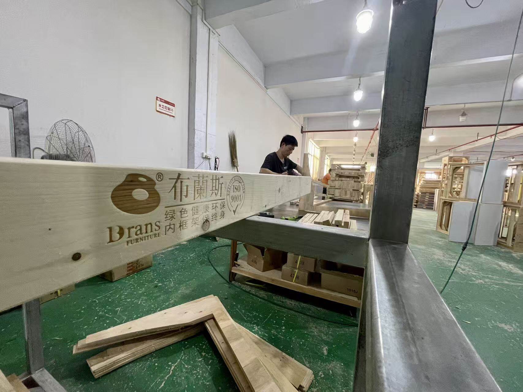 布兰洛木工车间实拍 内框架制作