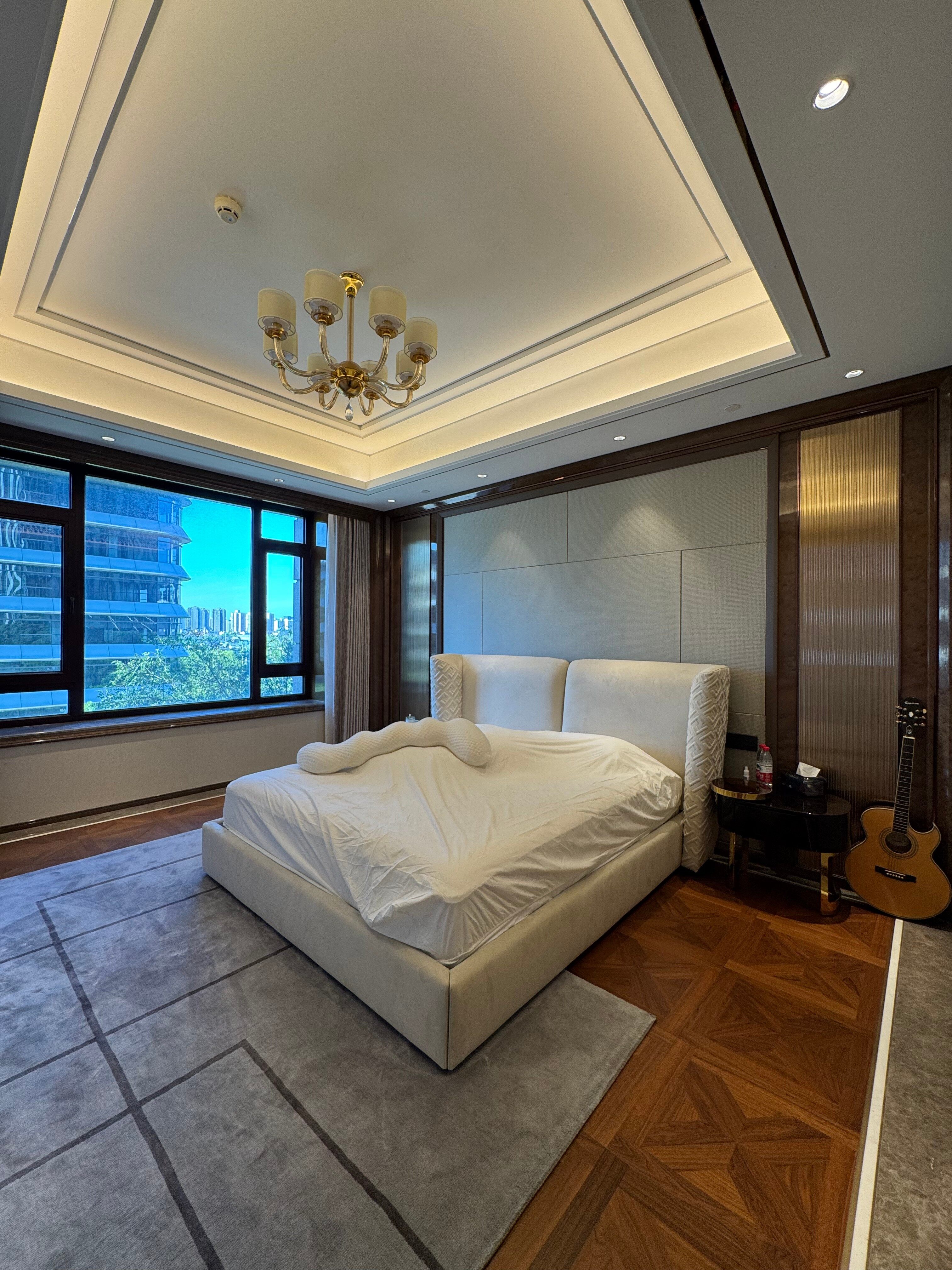 大平层次卧空间｜意式轻奢卧室家具搭配