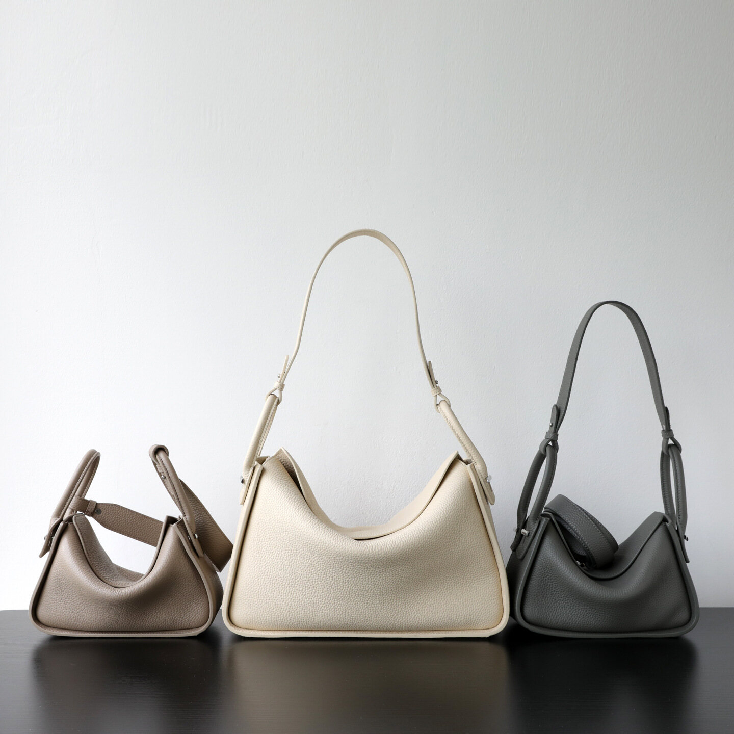 Niche-design Light Luxury Top-Grain Leather Swing Bag, Large Capacity Commuter Shoulder & Crossbody Pillow Purse