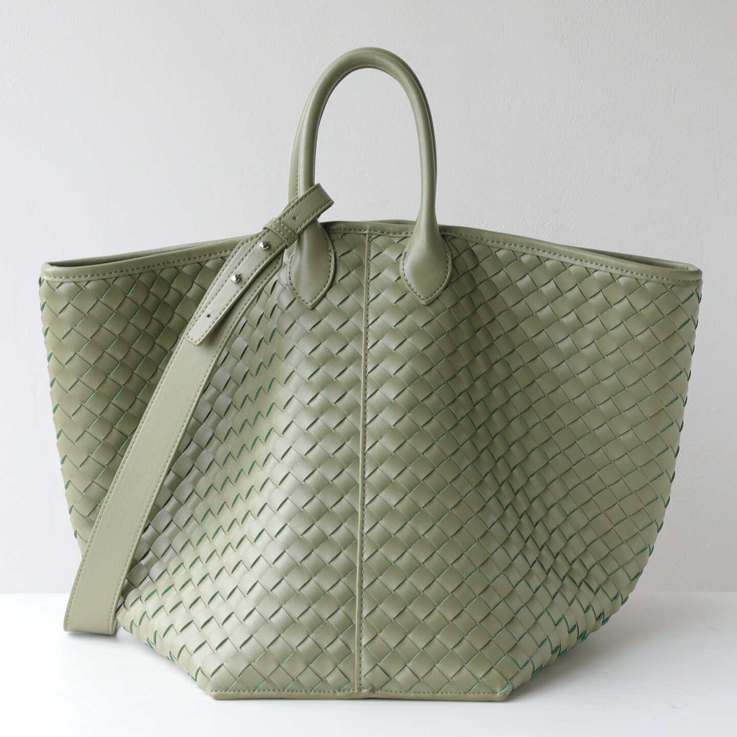 Handwoven Leather Hanging Basket Bag: Large-Capacity Transformable Wing Tote