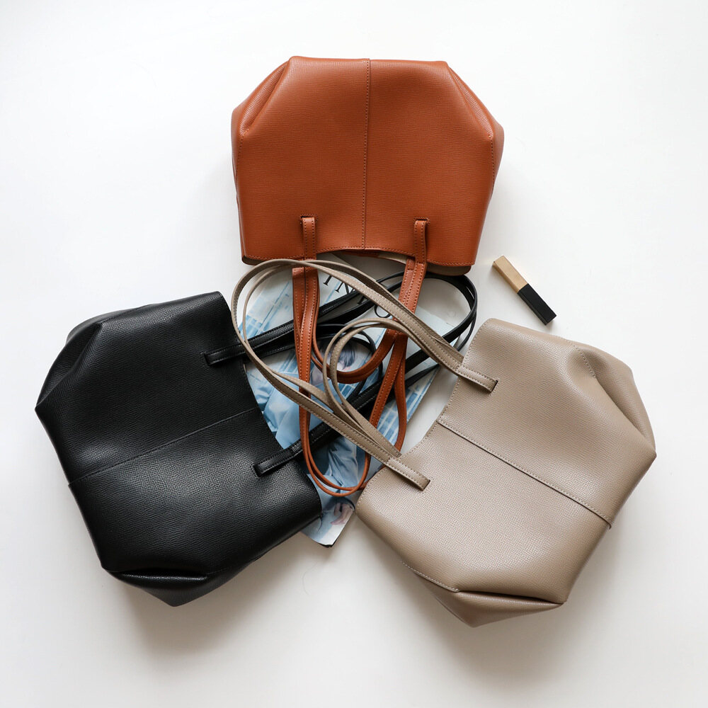 Niche Leather Tote: Large Capacity, Caramel-Textured Shoulder & Handbag for Women