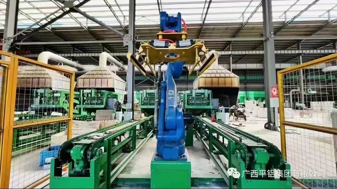 Aluminum ingot palletizing robot