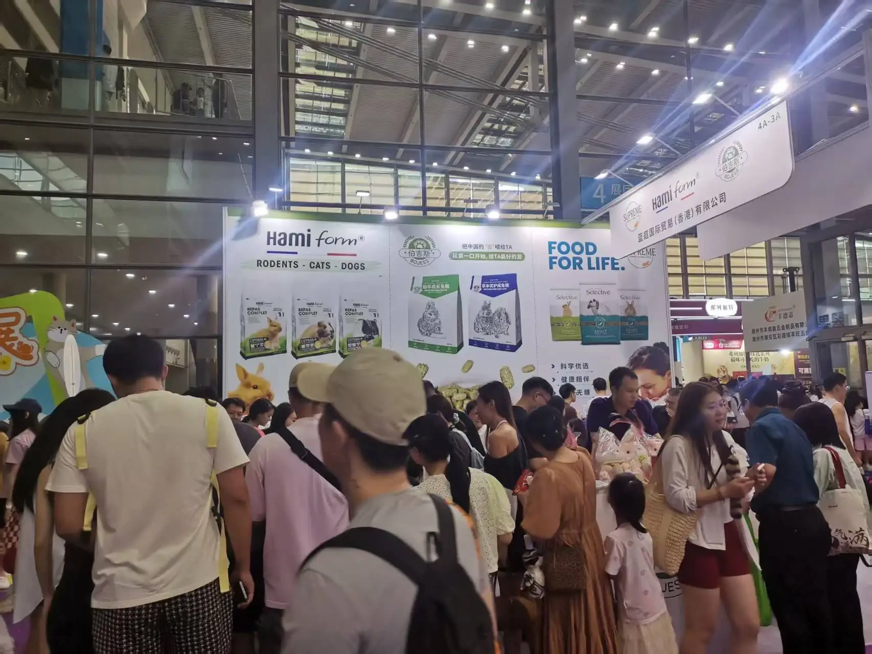 2025 深圳宠物展观众浏览展位