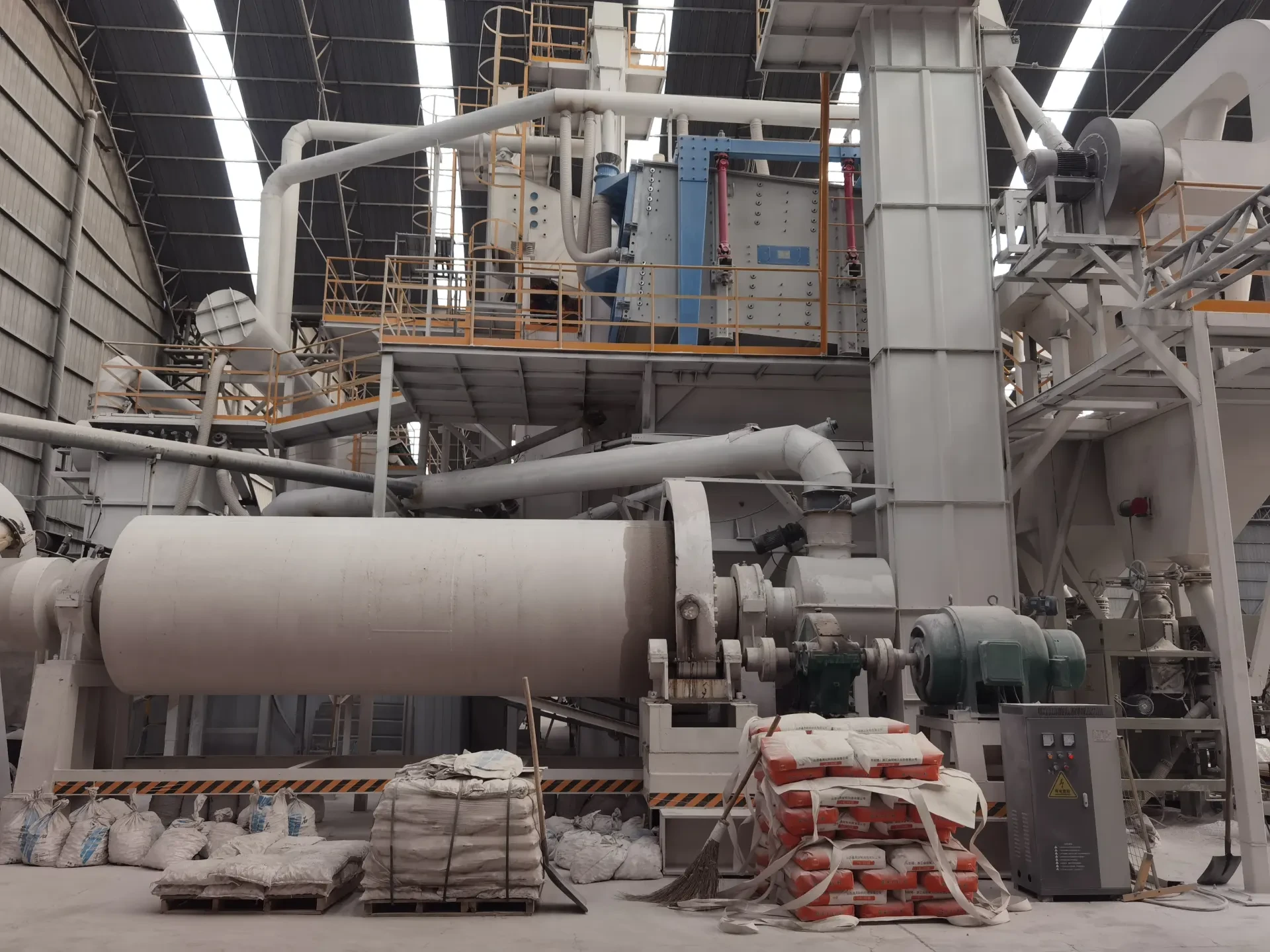 Real-time footage of the raw material yard and blending site