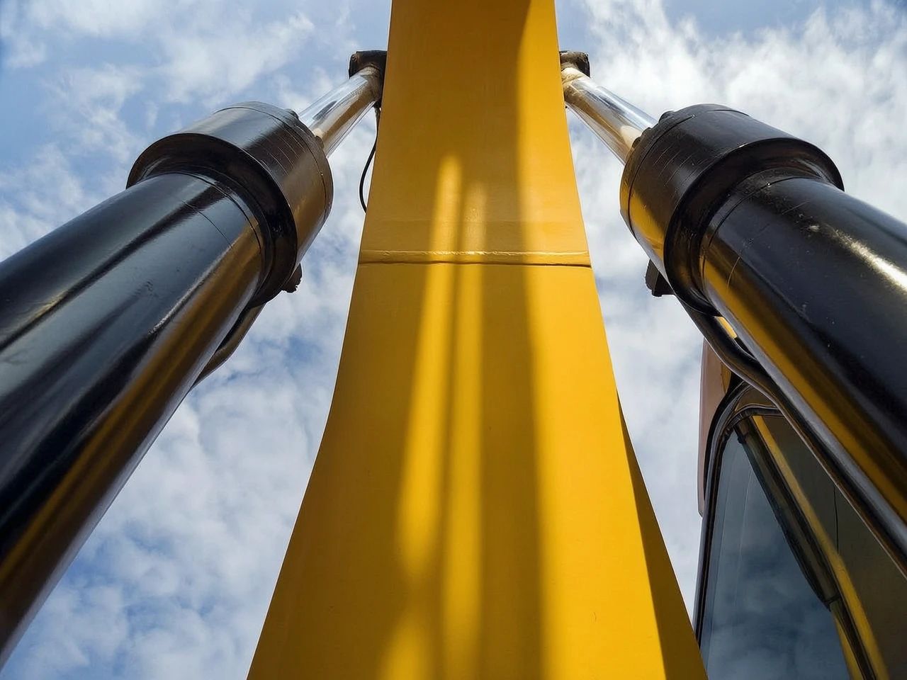 Hydraulic System Solutions for Large Excavators