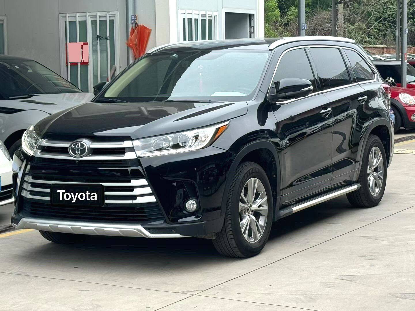 TOYOTA Highlander