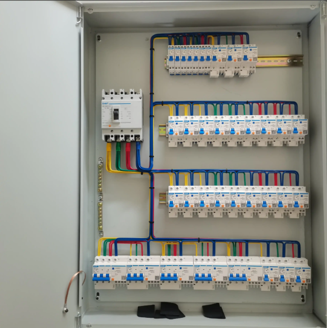 Low-voltage switchgear for power and lighting distribution; complete delivery with customization support