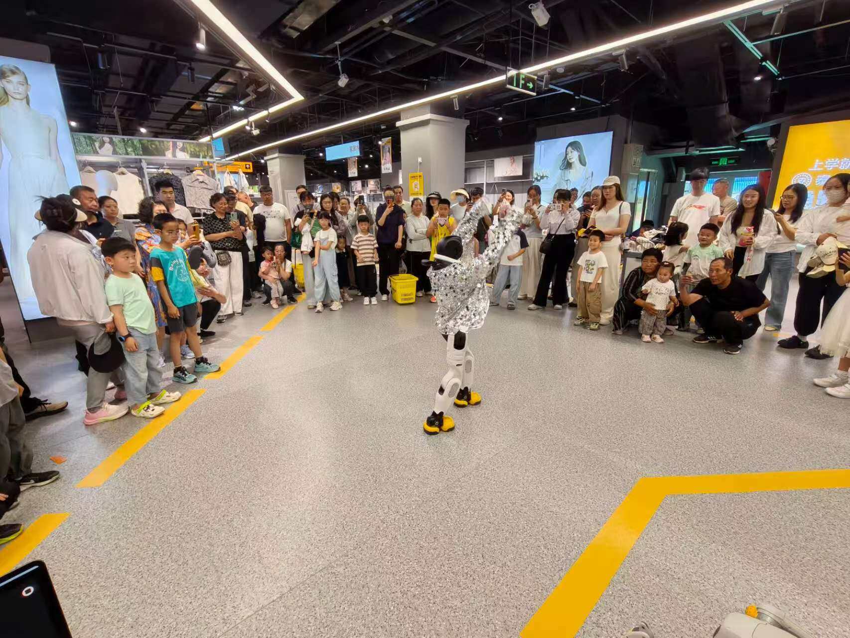 Beijing Commercial Event Robot Performance Solution – Custom Services by Zhiyuanqing Beijing Commercial Event Robot Performance Solution – Custom Services by Zhiyuanqing