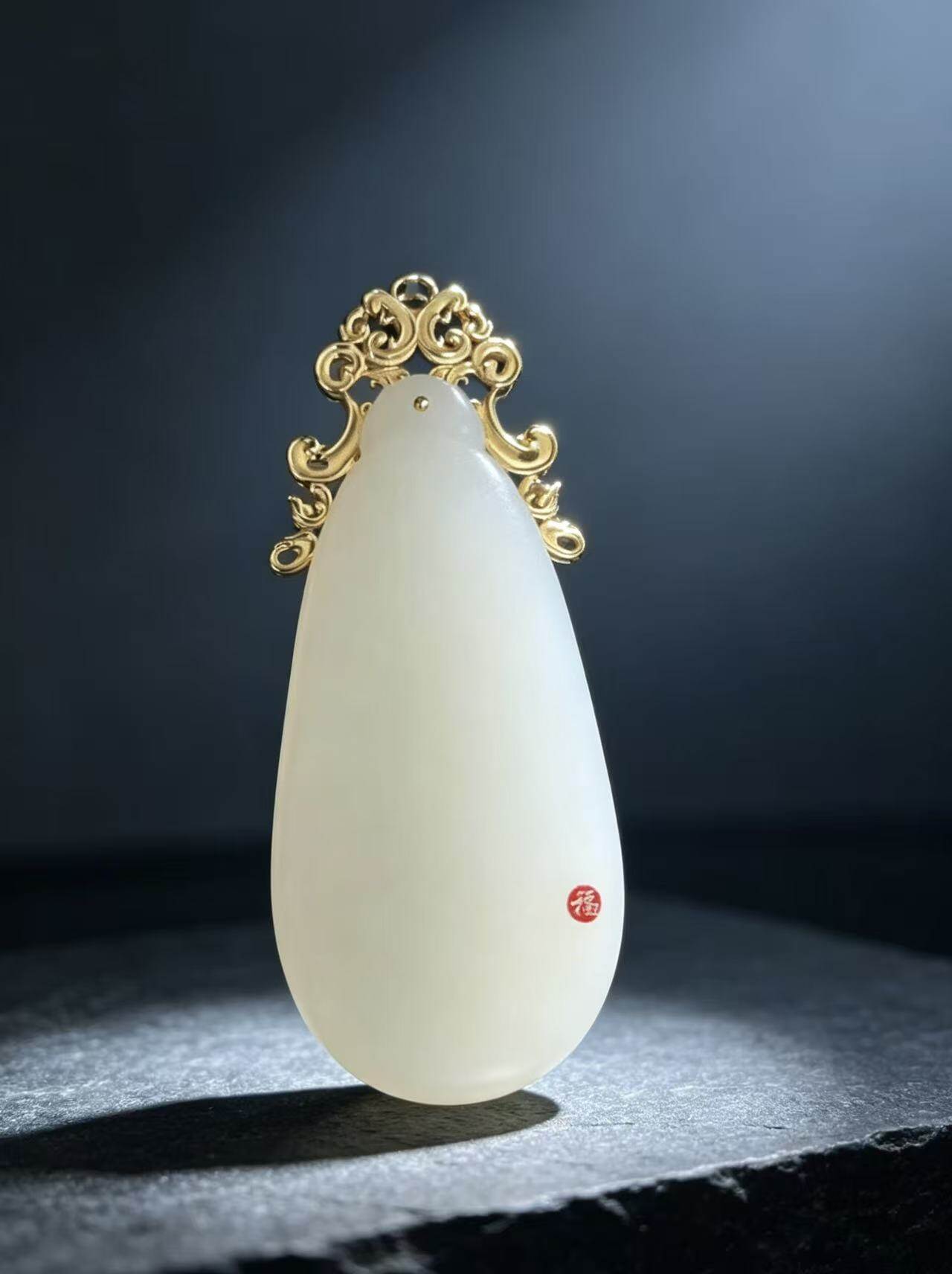 Auspicious Cloud · Jade Pendant· 18K Gold Diamond-Set Mutton-Fat Jade Pendant