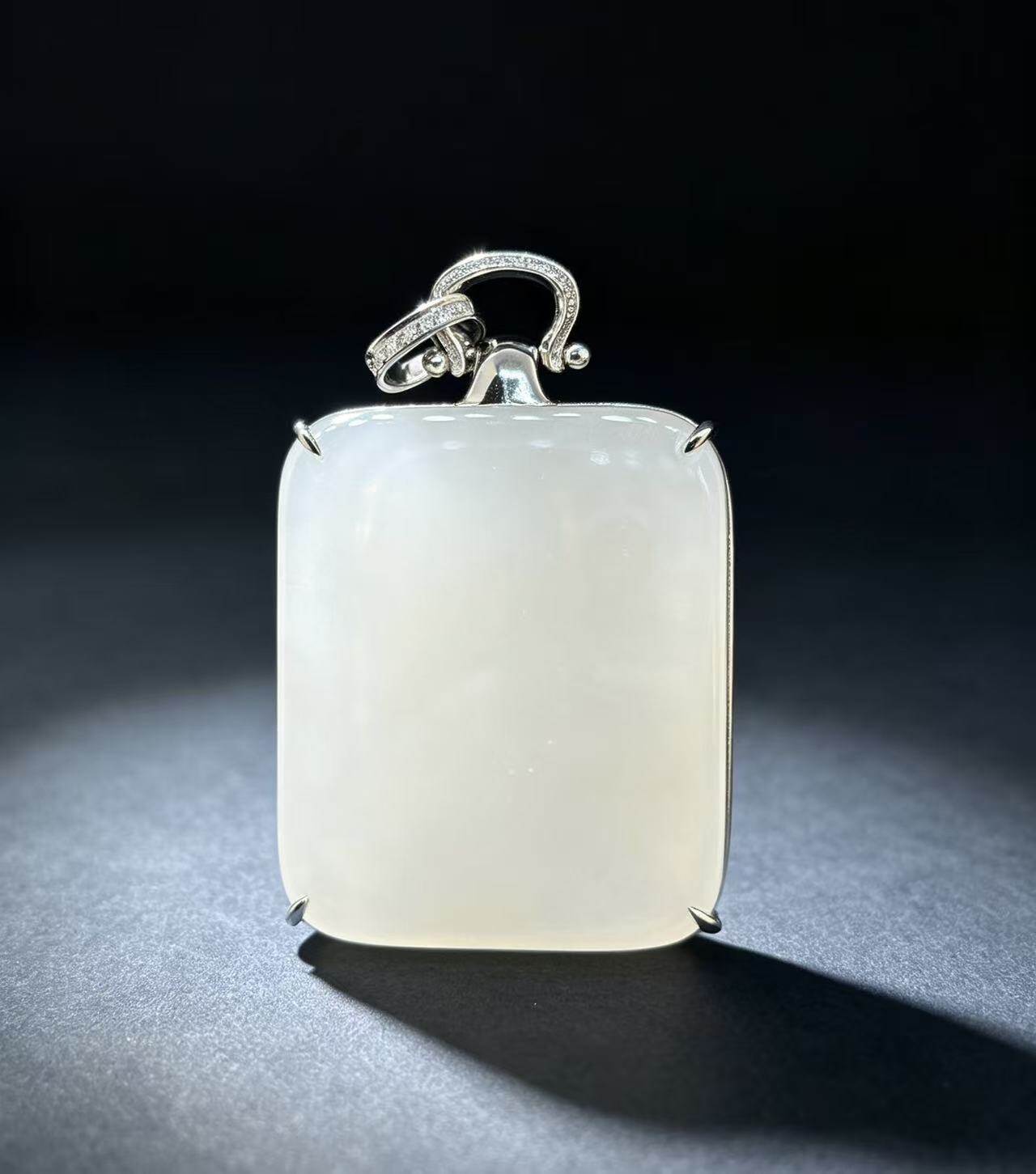   Embrace Simplicity · Return to Nature · 18K Gold Diamond-Set Mutton-Fat Jade Pendant