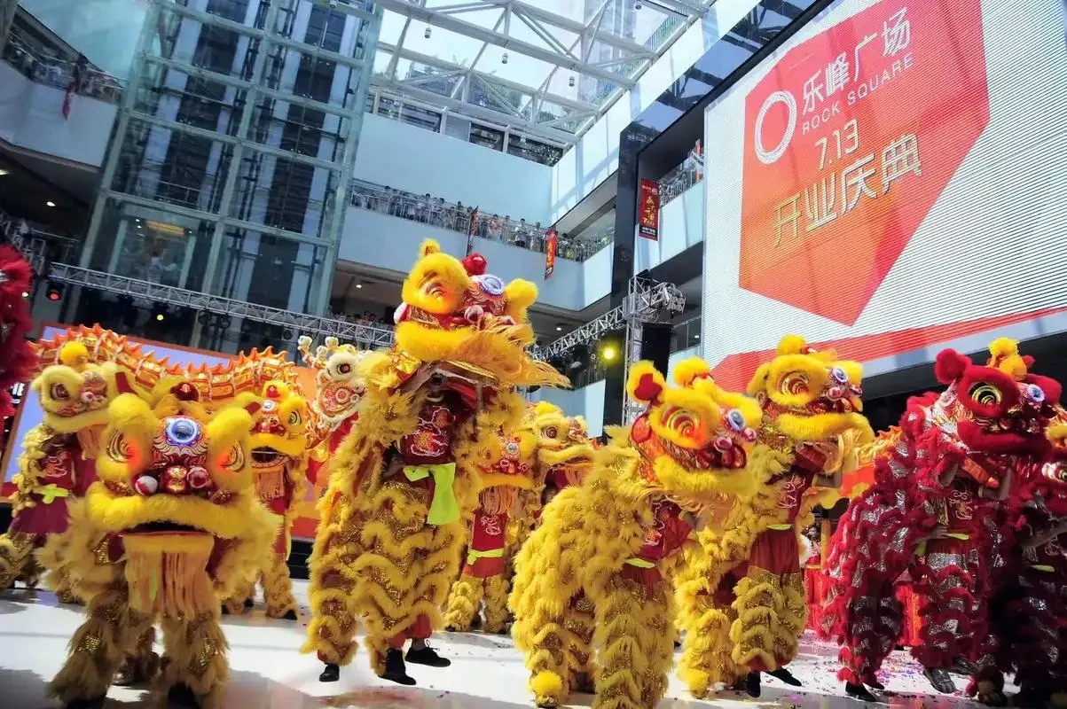 重庆商场中庭开业舞美施工实景