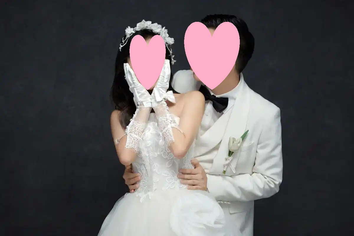93 年眼科女医生 & 90 年基层男公务员