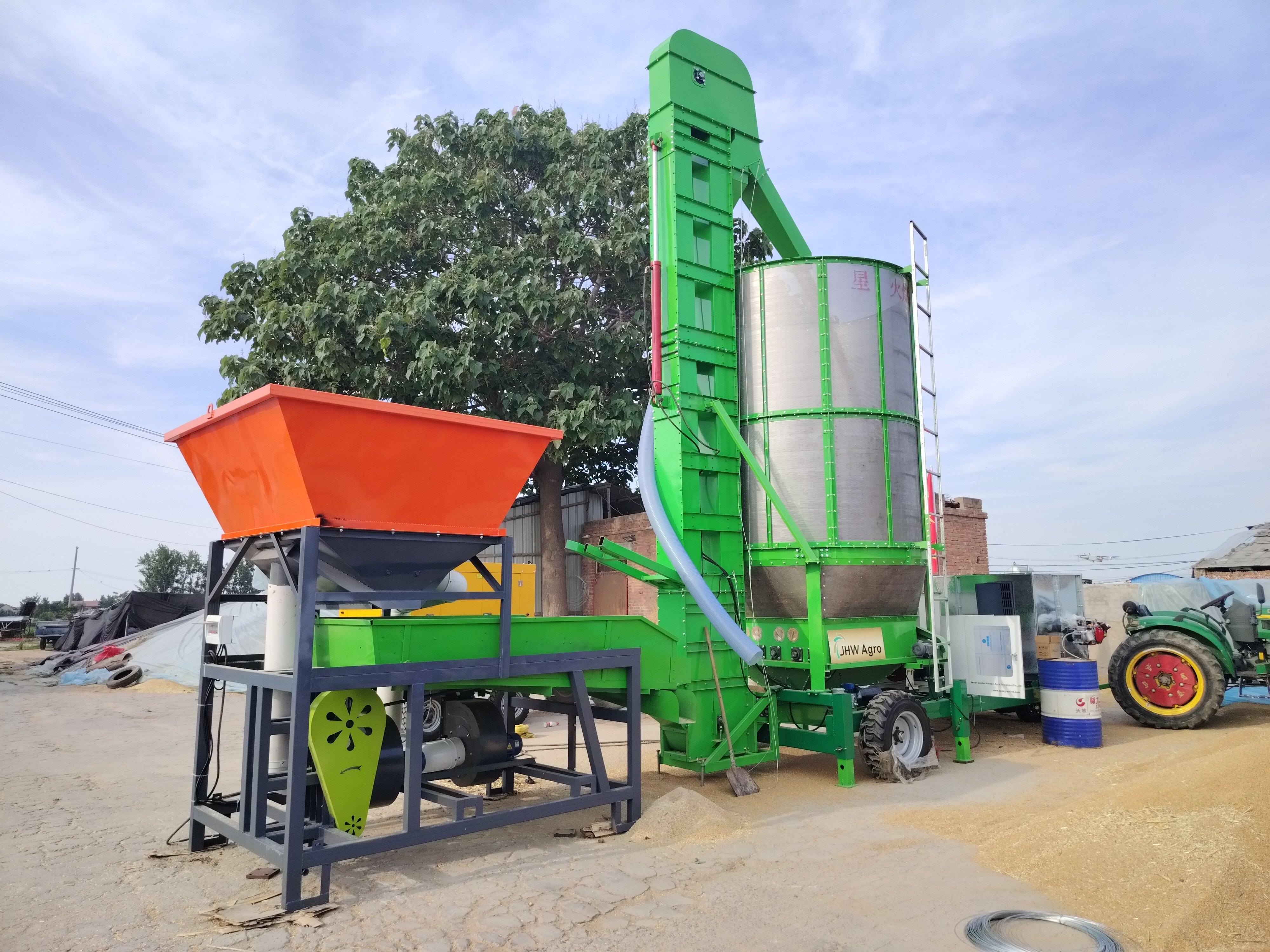 Mobile grain dryer