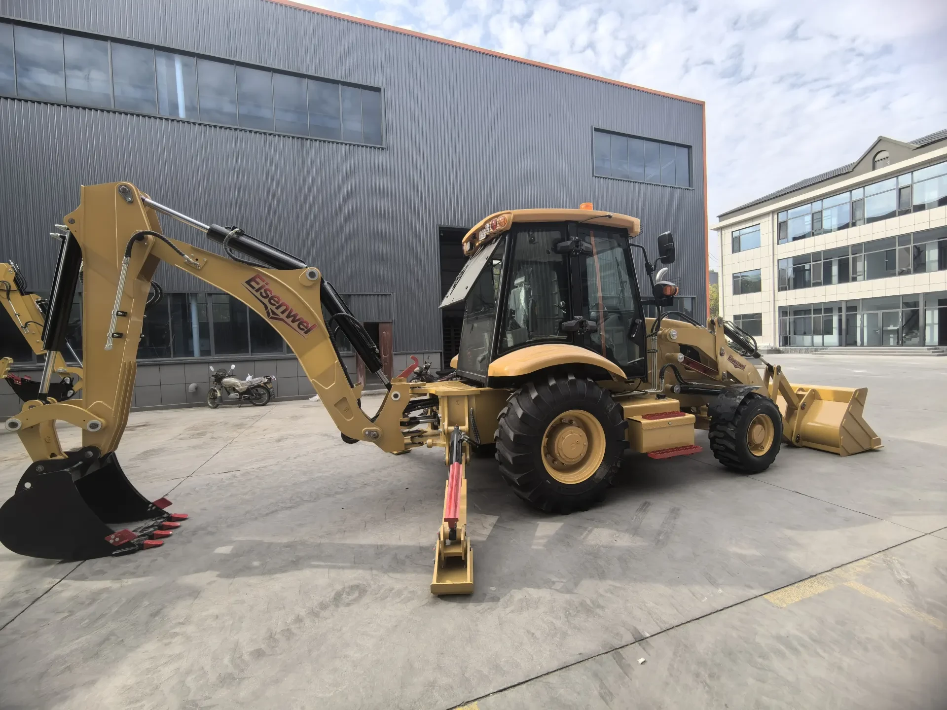 420F Backhoe Loader