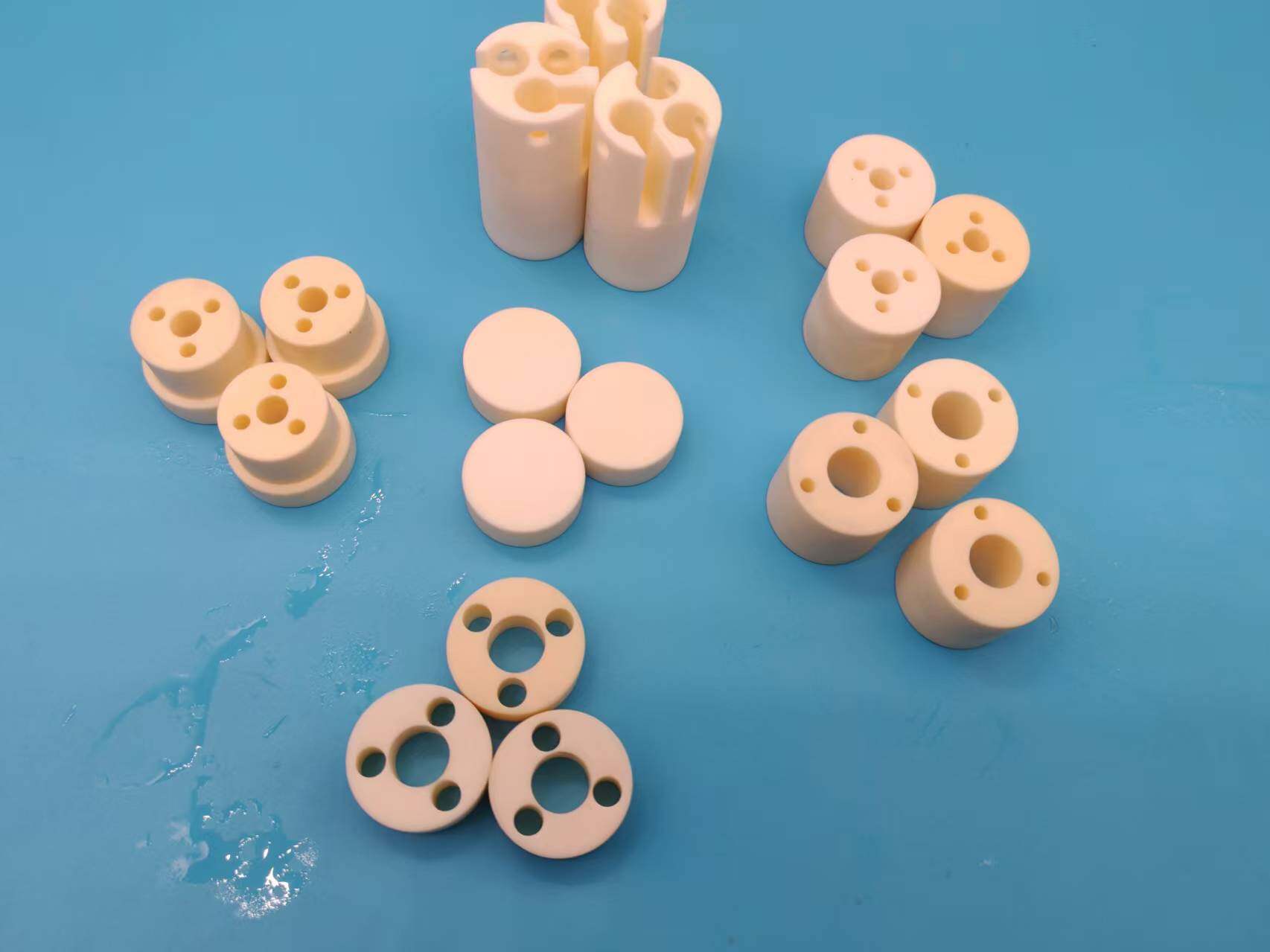 Aluminum nitride ceramic discs, flanges and cylindrical parts