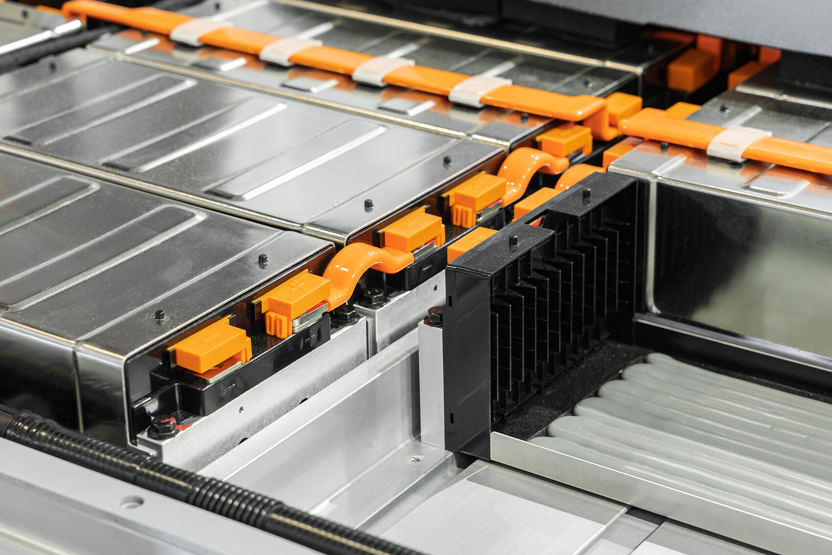 Industry News | Energy Storage Battery Market Expands Rapidly, Ultrasonic Aluminum Wire Bonding Technology Gains Broad Application Prospects