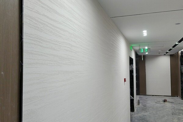 泥度办公楼项目办公区与展示区装饰完工