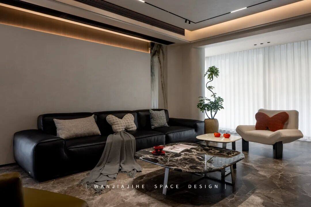 句容宝华镇·350㎡·意式轻奢风格装修客厅实景图 - 万家基和装饰实景案例 - 小区实景拍摄