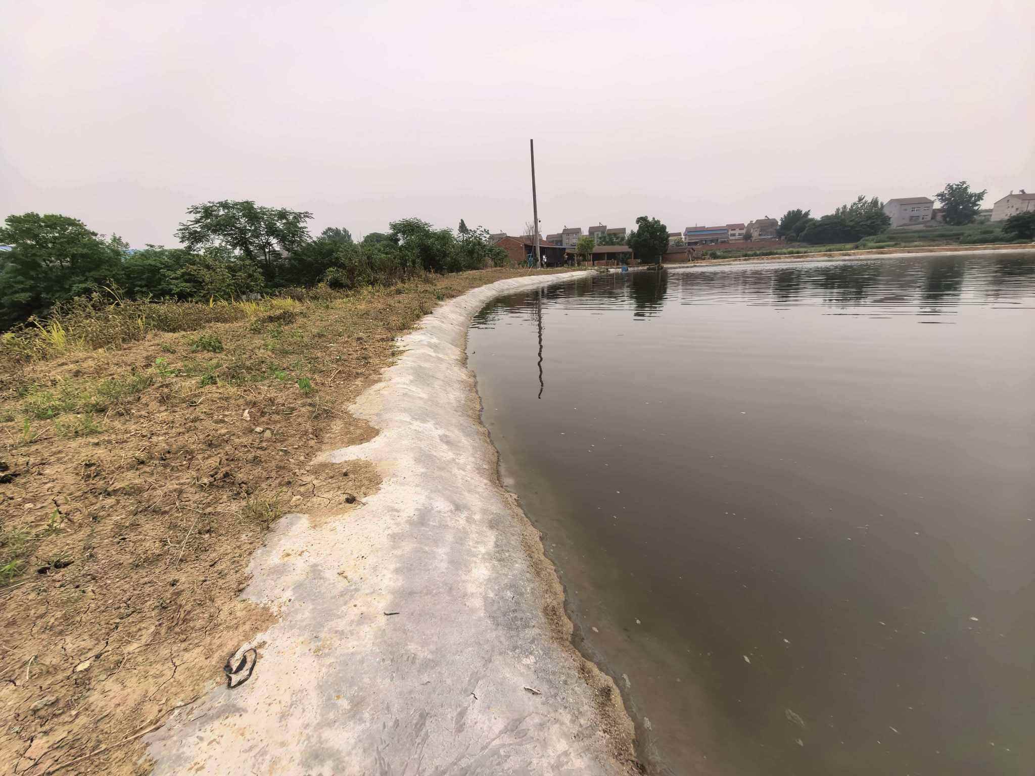 湖北玖坤 JC/T2884 水泥毯，垂钓场鱼塘护坡回访，防渗耐用后期少维修