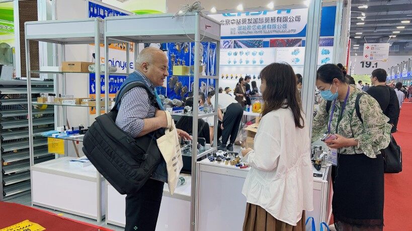 Команда Shinyee на выставке