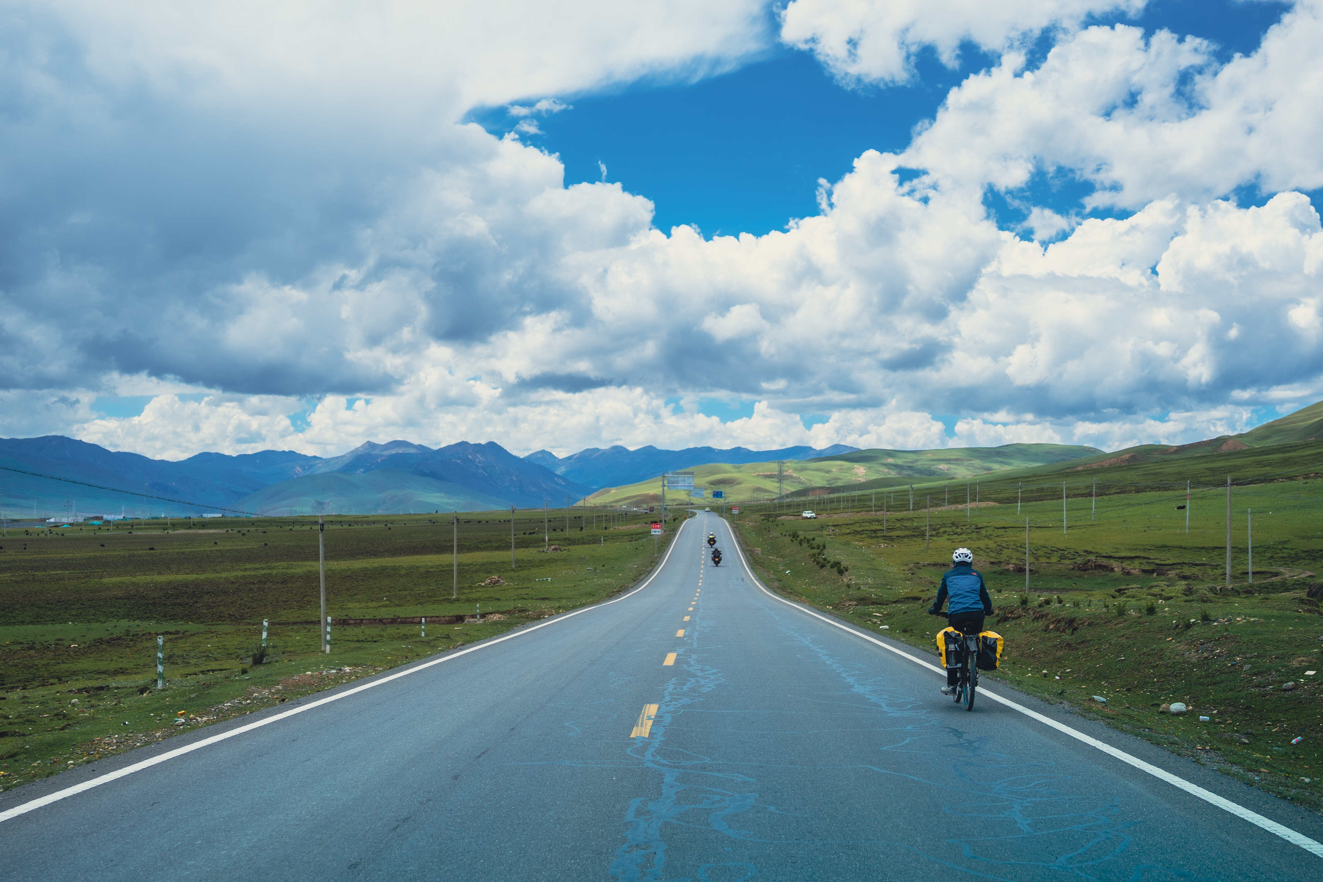 Grassland Sky Road ยท Cyclist