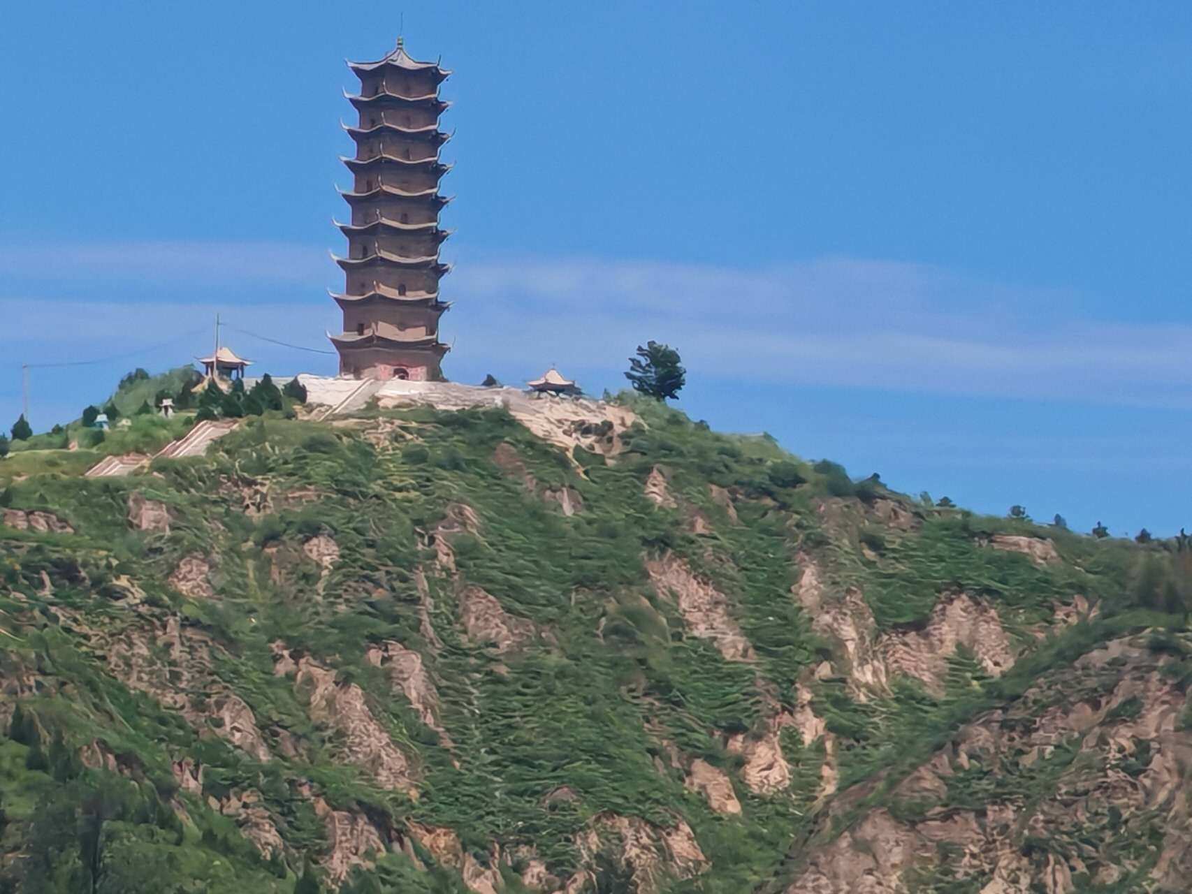山顶古塔