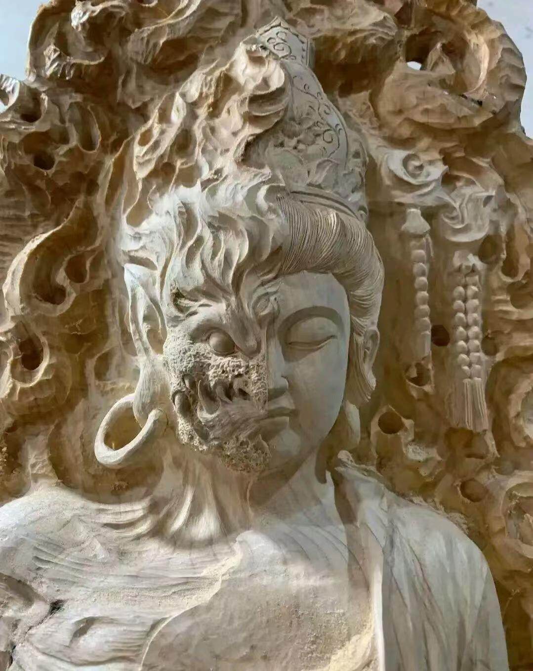怀石某佛像