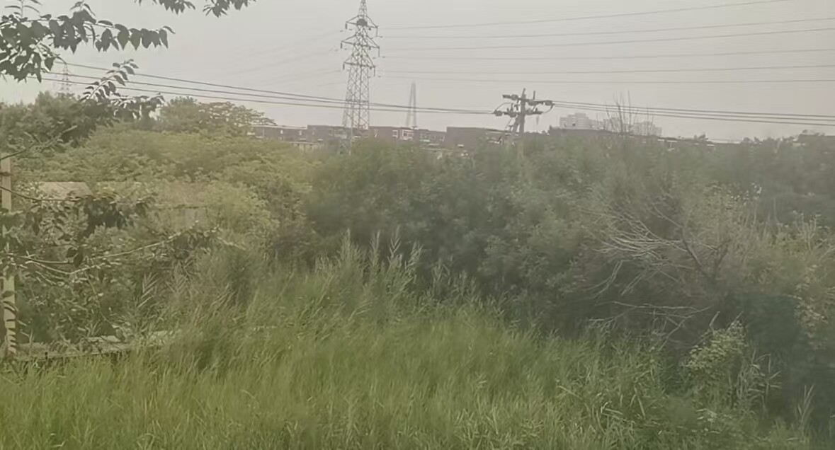 外国记者在外地区用无人机拍摄到的中地区办公楼