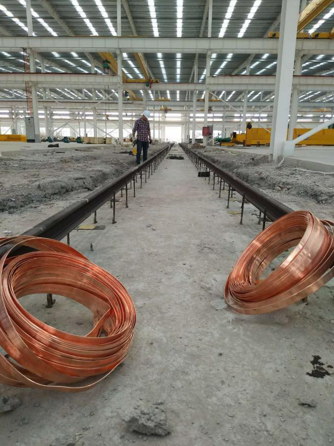Low-voltage track and accessories