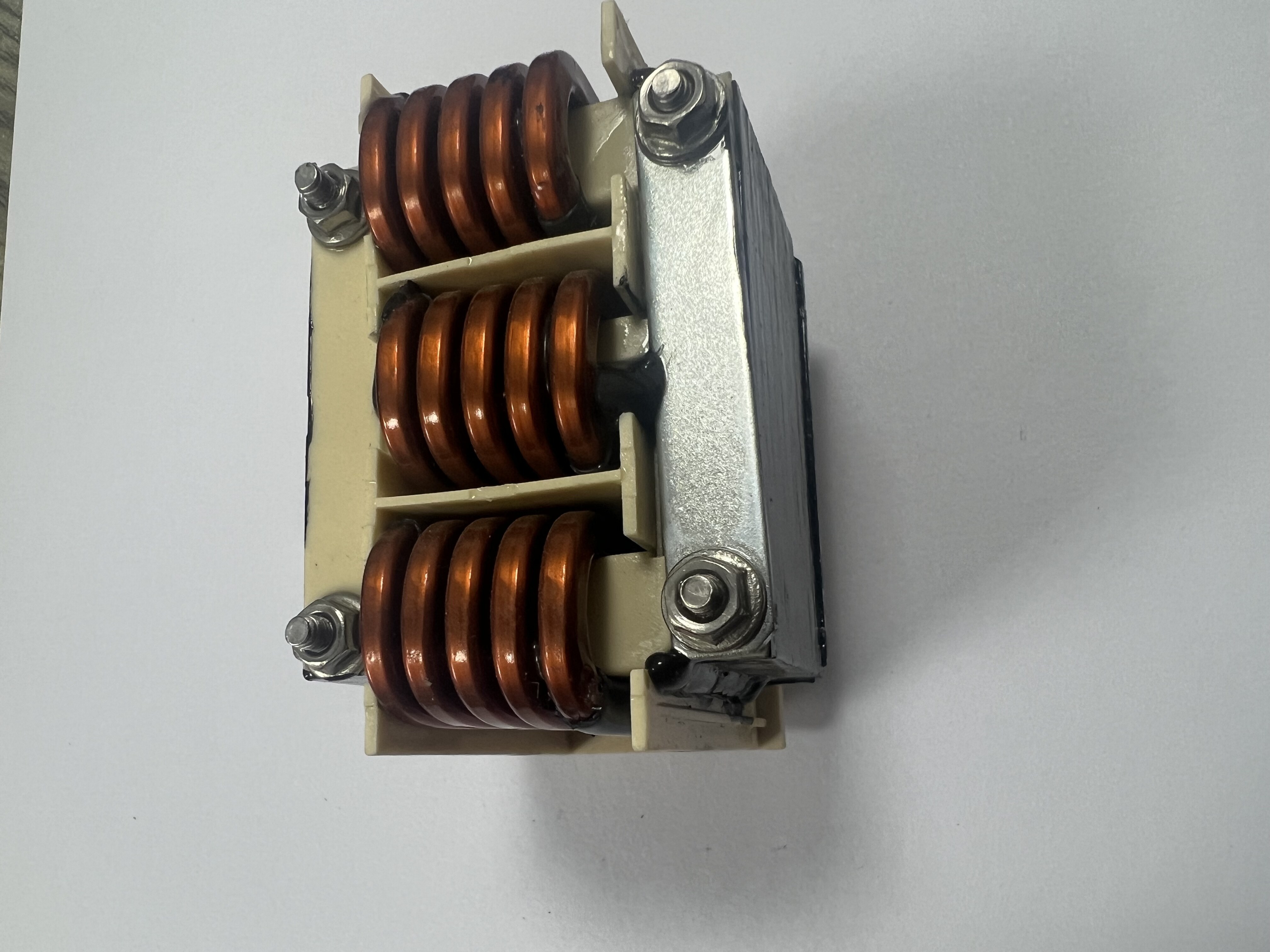 Bolt-fixed inductor