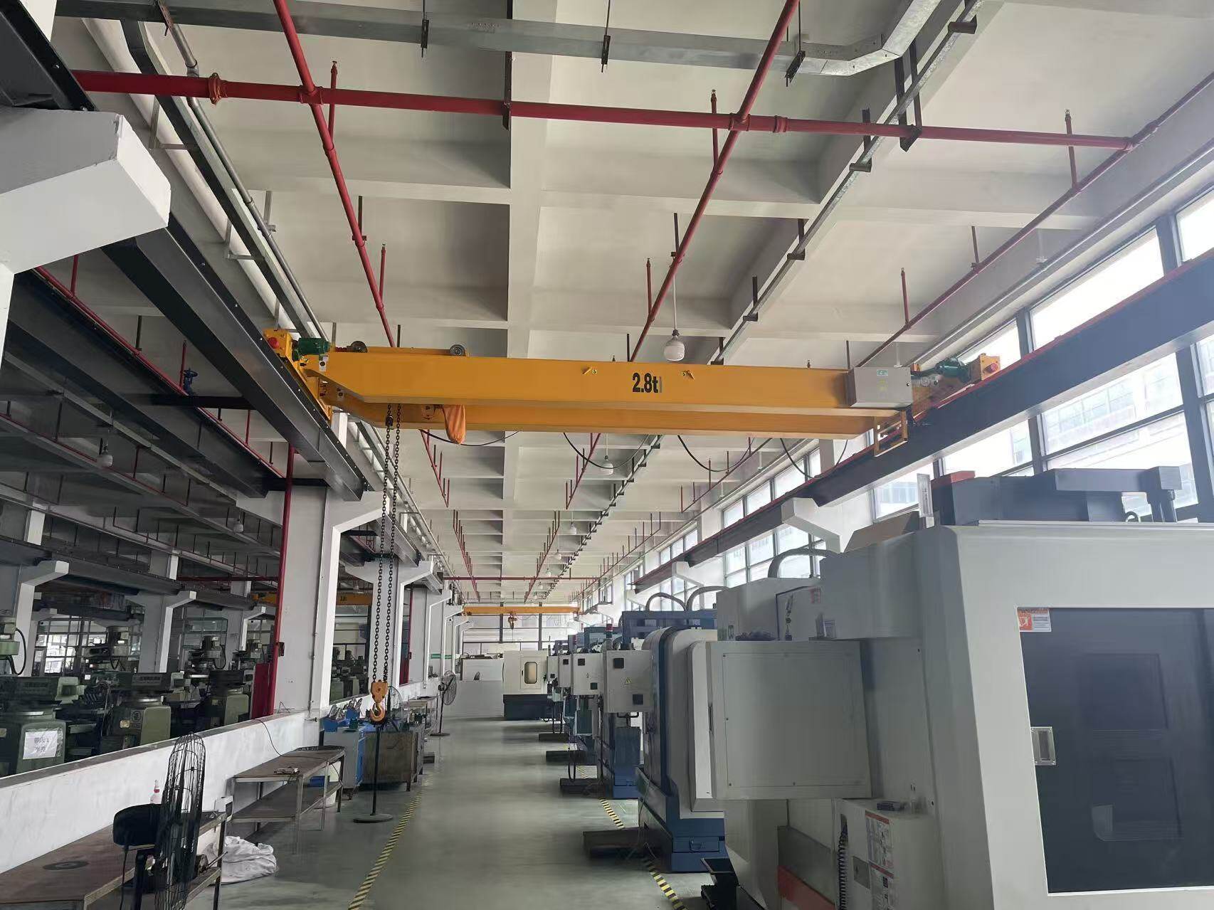 肇庆久量光电科技有限公司CNC车间6台 2.8T 双梁起重机安装案例
