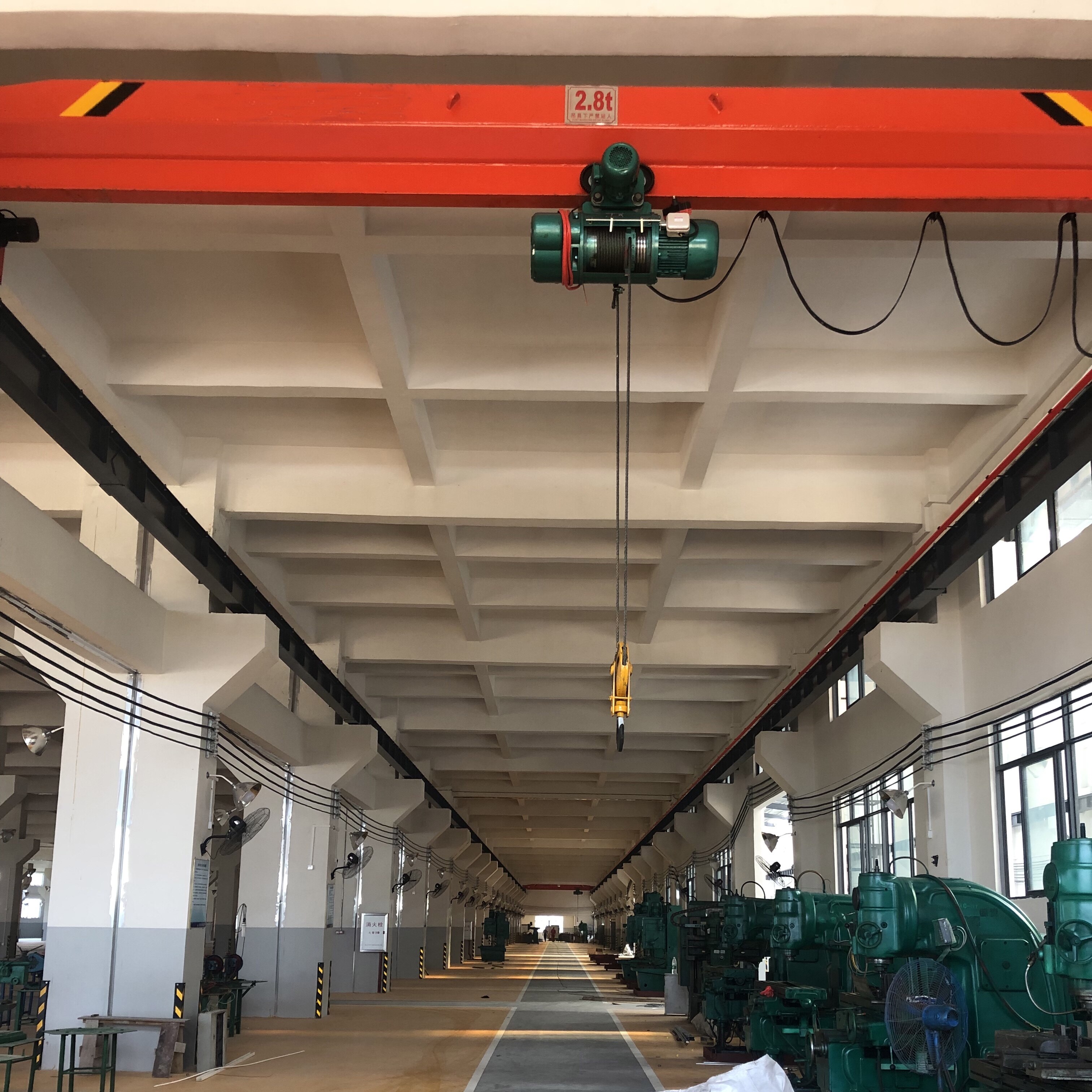 广东某电力线路器材公司 2.8 吨长行程单梁行车安装案例