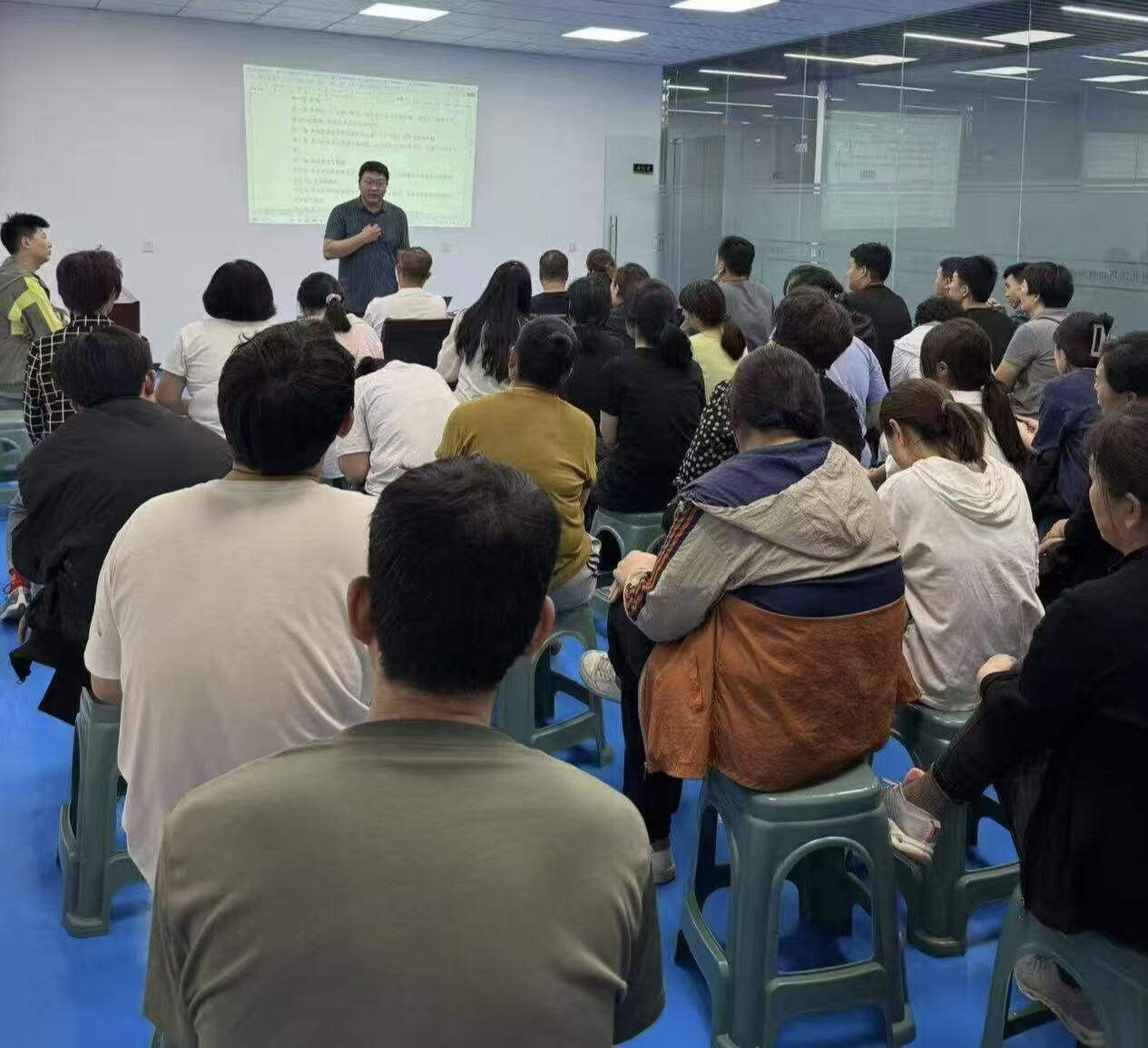 基点咨询企业基层培训现场