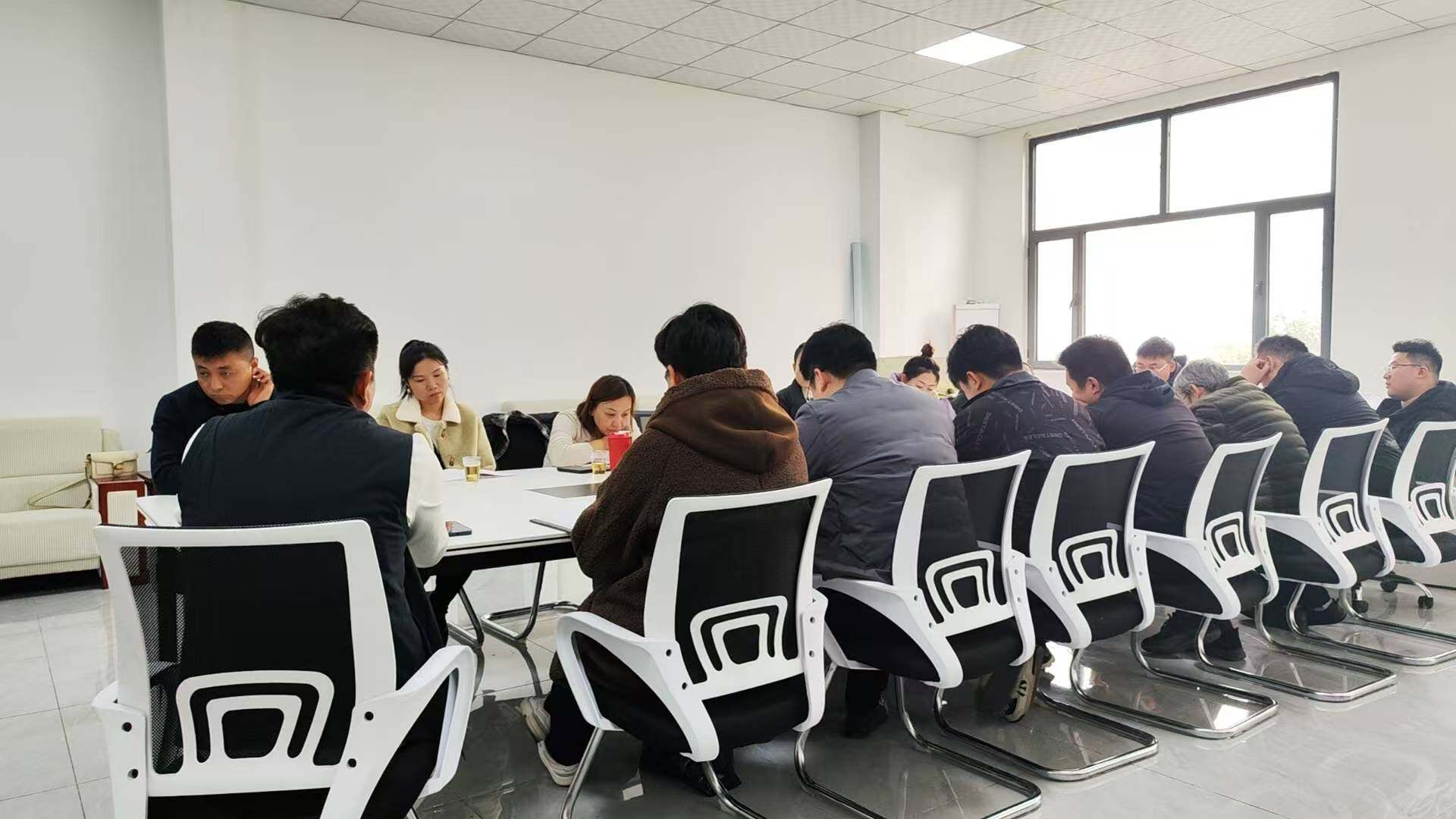 现代制造业工厂生产线