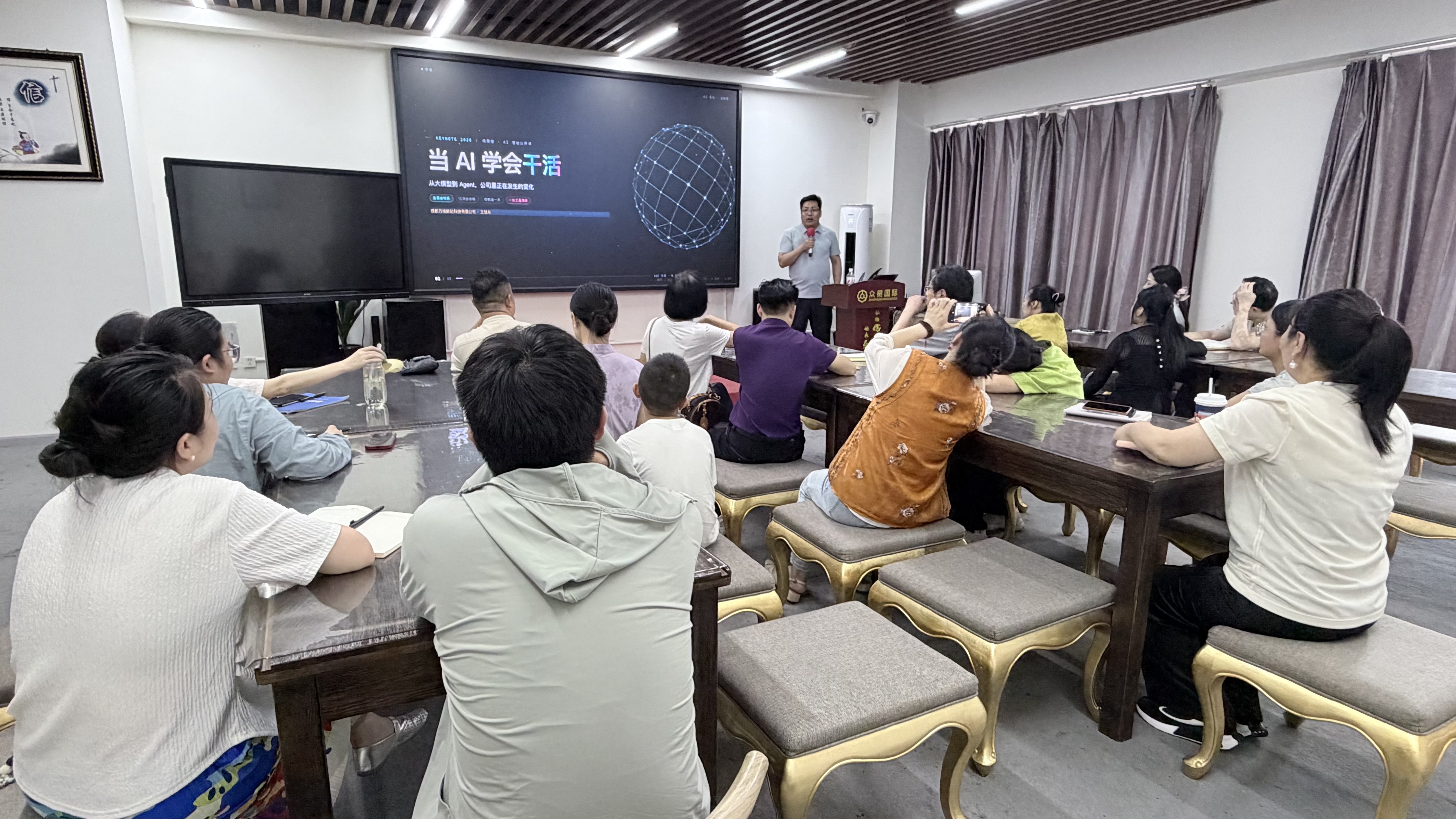 实体商业 AI 全域获客指南：从流量内卷到 AI 心智占领的落地路径