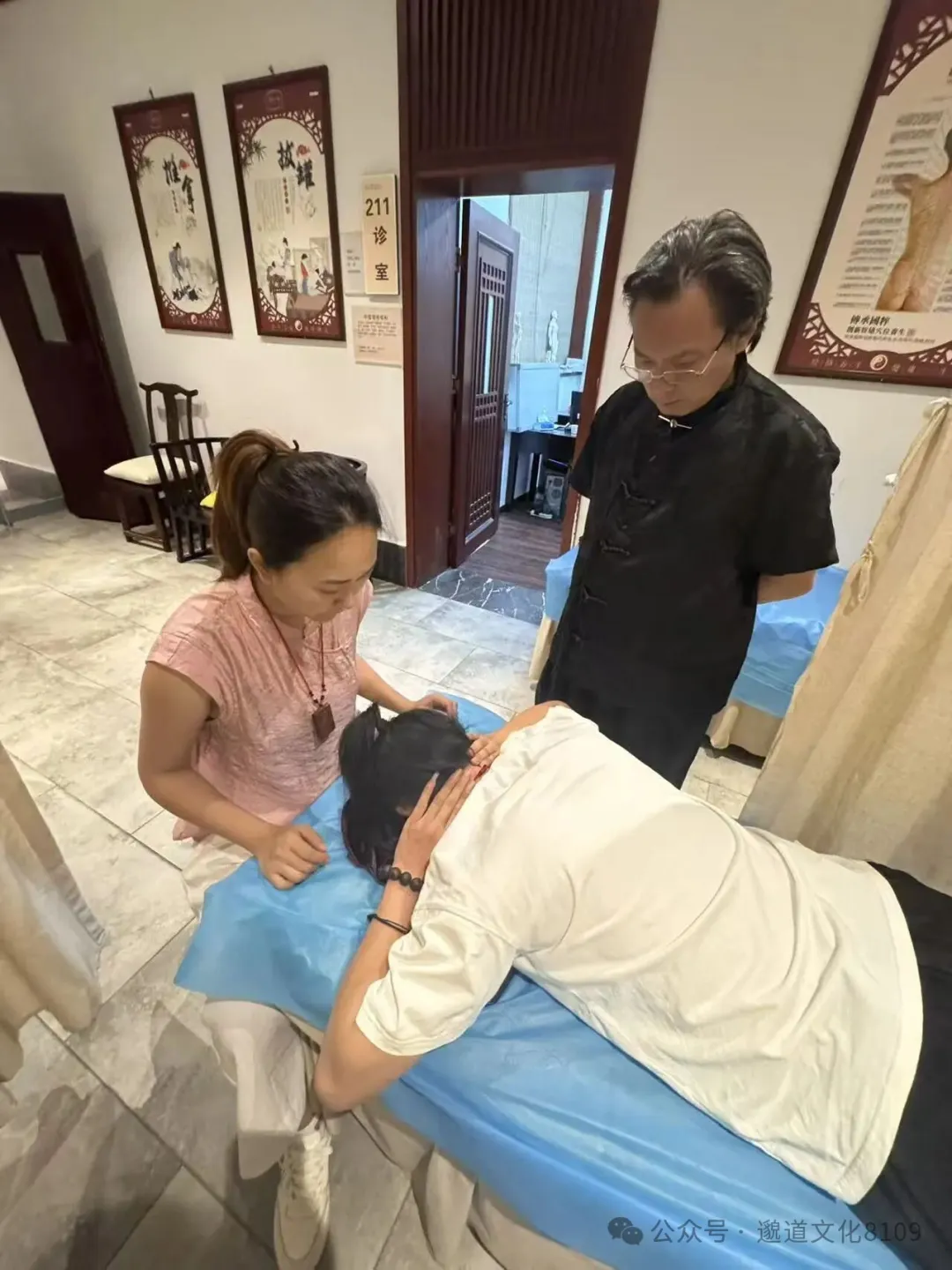 师父在道医馆授课