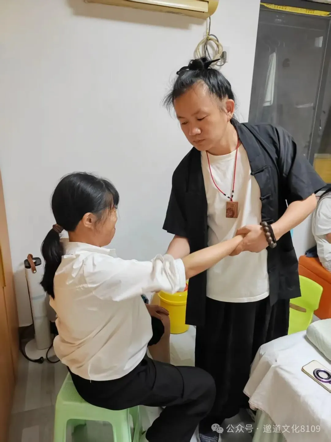筋经指符术(十三)我的道士师父是中医:筋经指符术---指伸肌