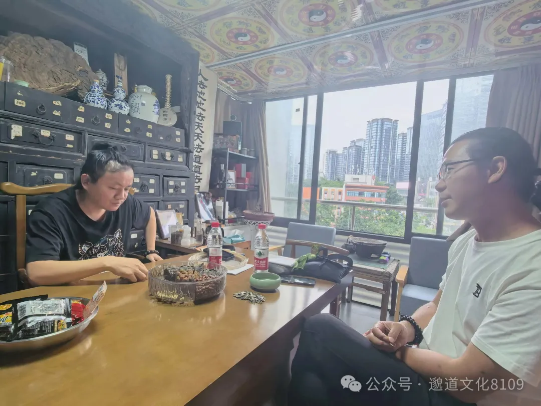 弟子们聆听教诲