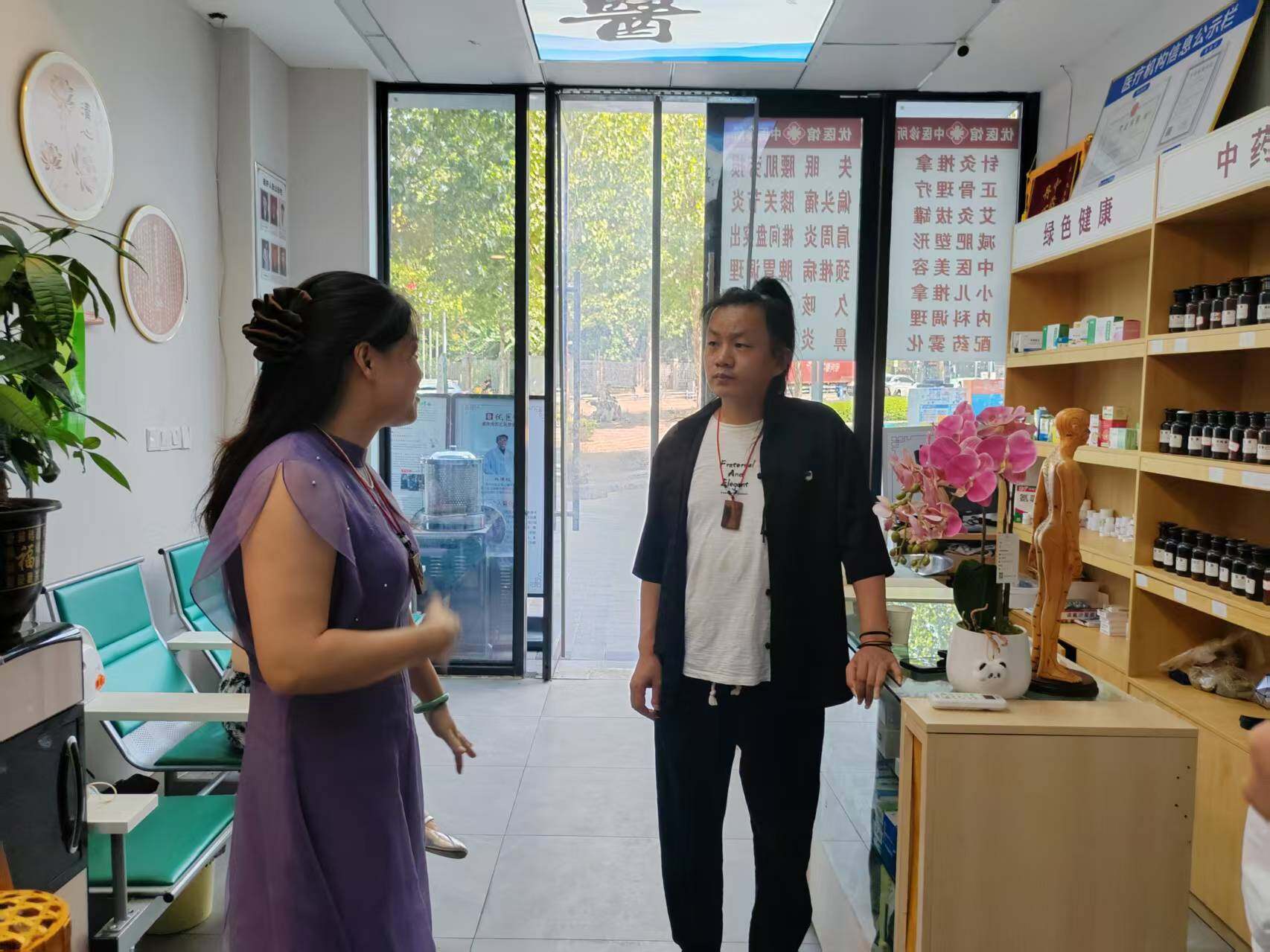 优医馆内参观交流