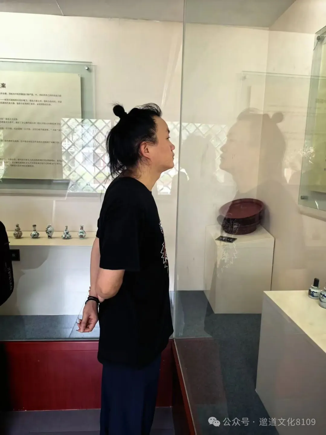 参观展览