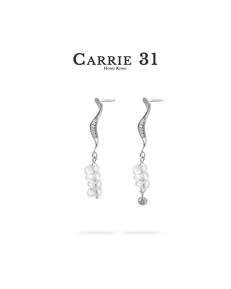 S925 Silver Asymmetric Ripple Earrings – Wearing Effect